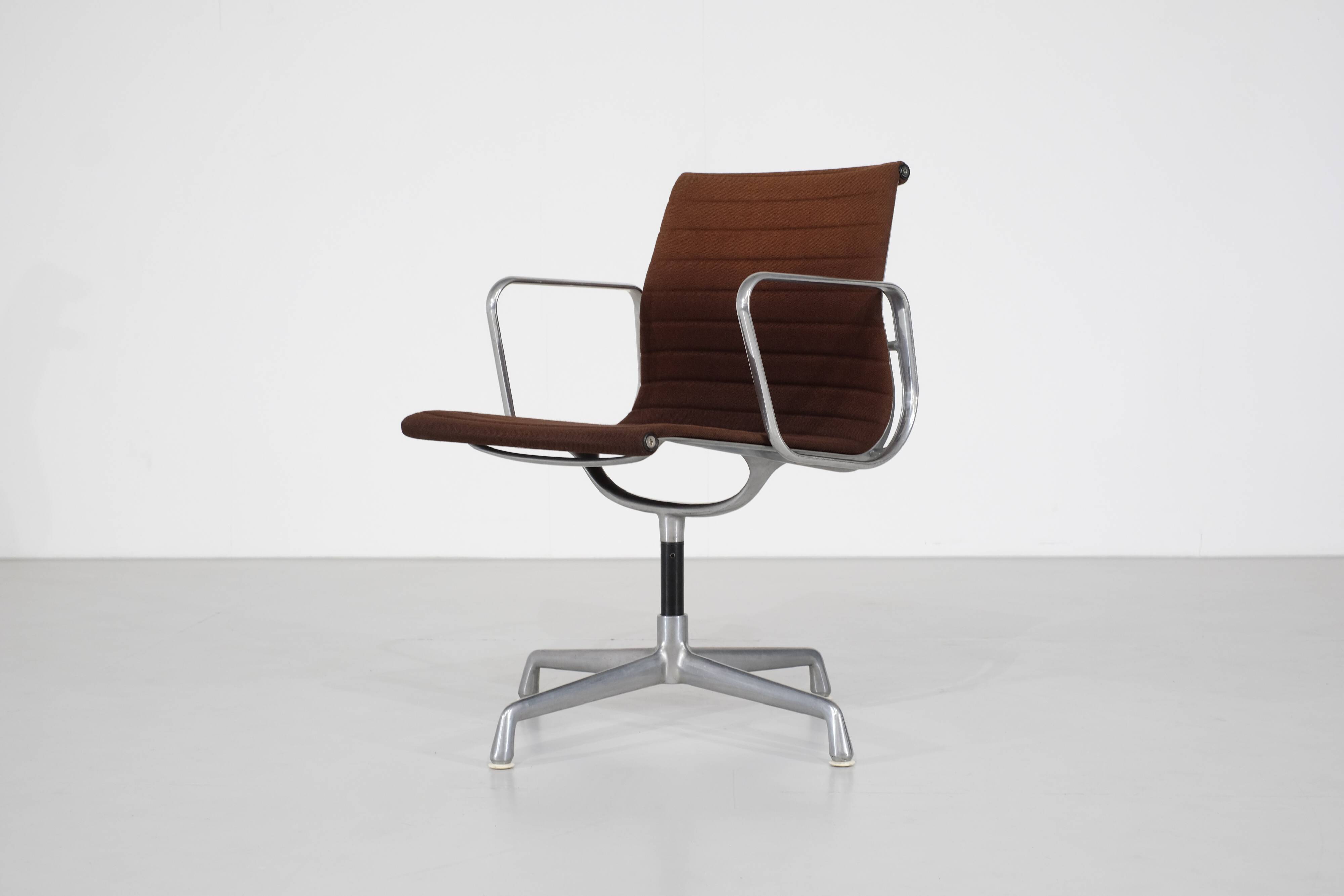 Armchair "EA 104" Charles Ray Eames for ICF, USA 1969.