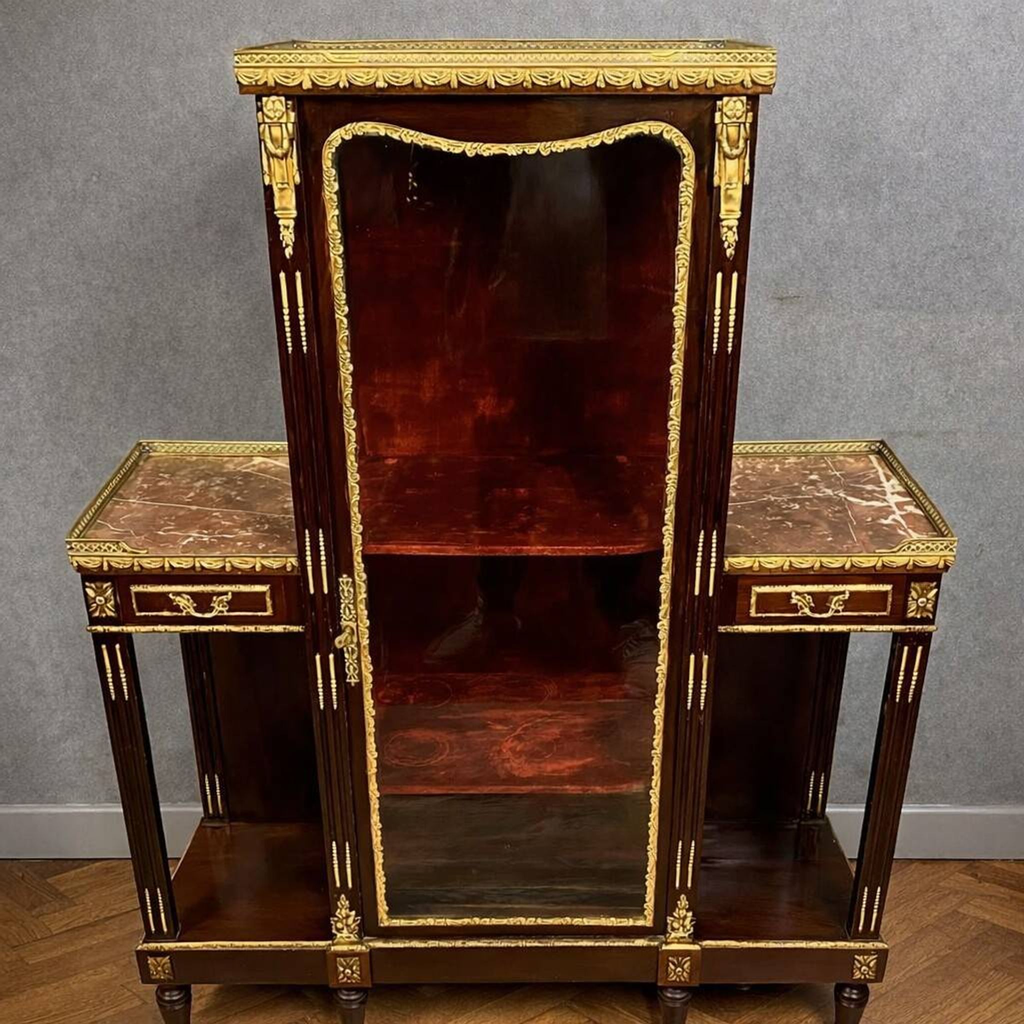 Display cabinet – Parisian cabinet in Louis XVI / Neoclassical style / mahogany / 19th century