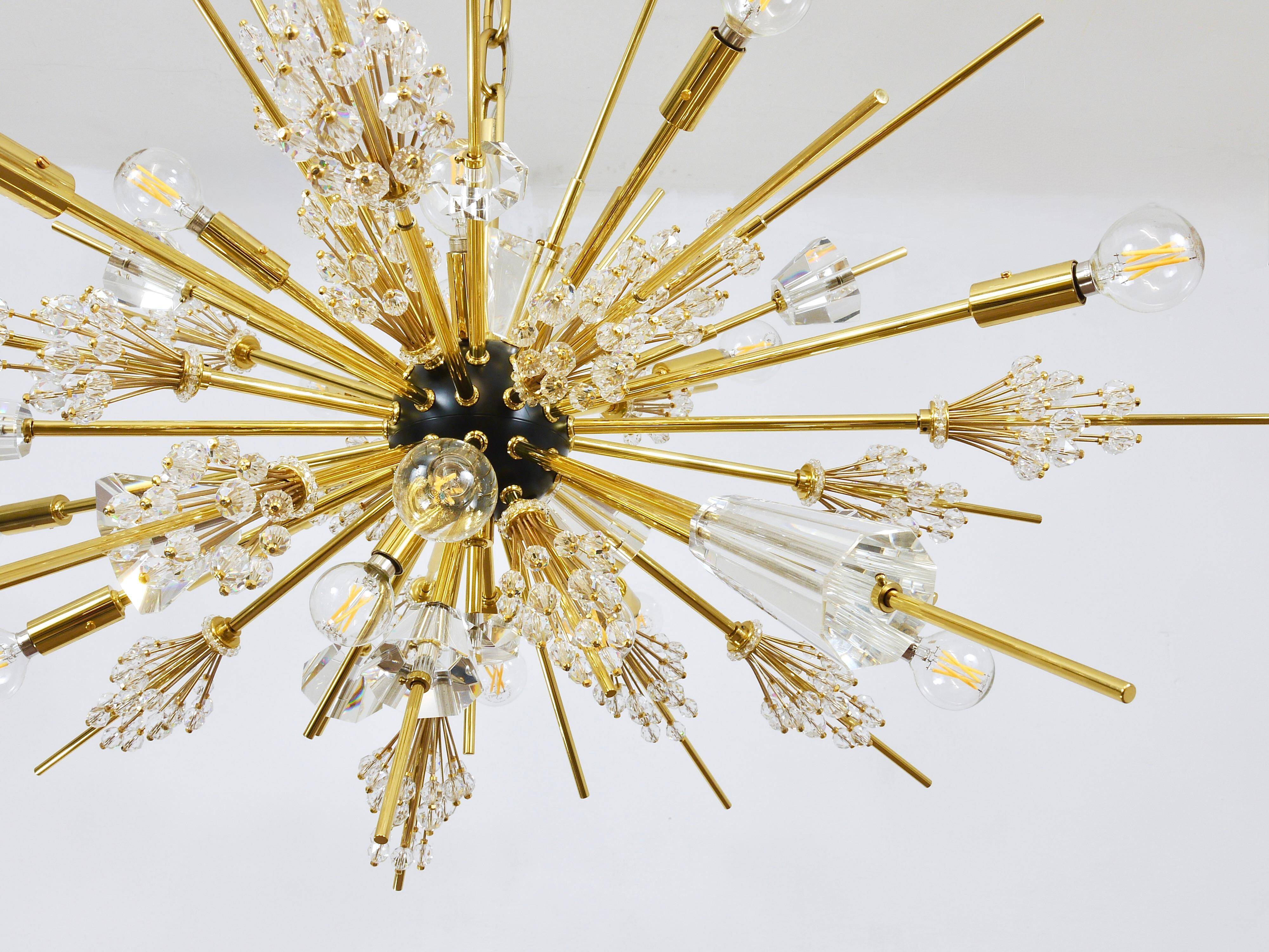 Grand Sputnik chandelier Metropolitan Opera in crystal and brass J.L. Lobmeyr