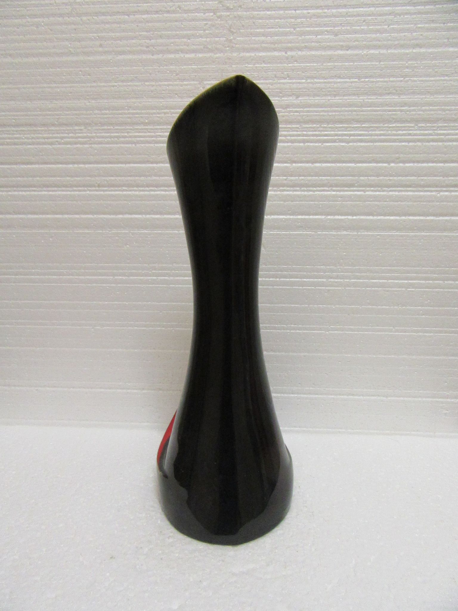 Vase rouge et noir vintage