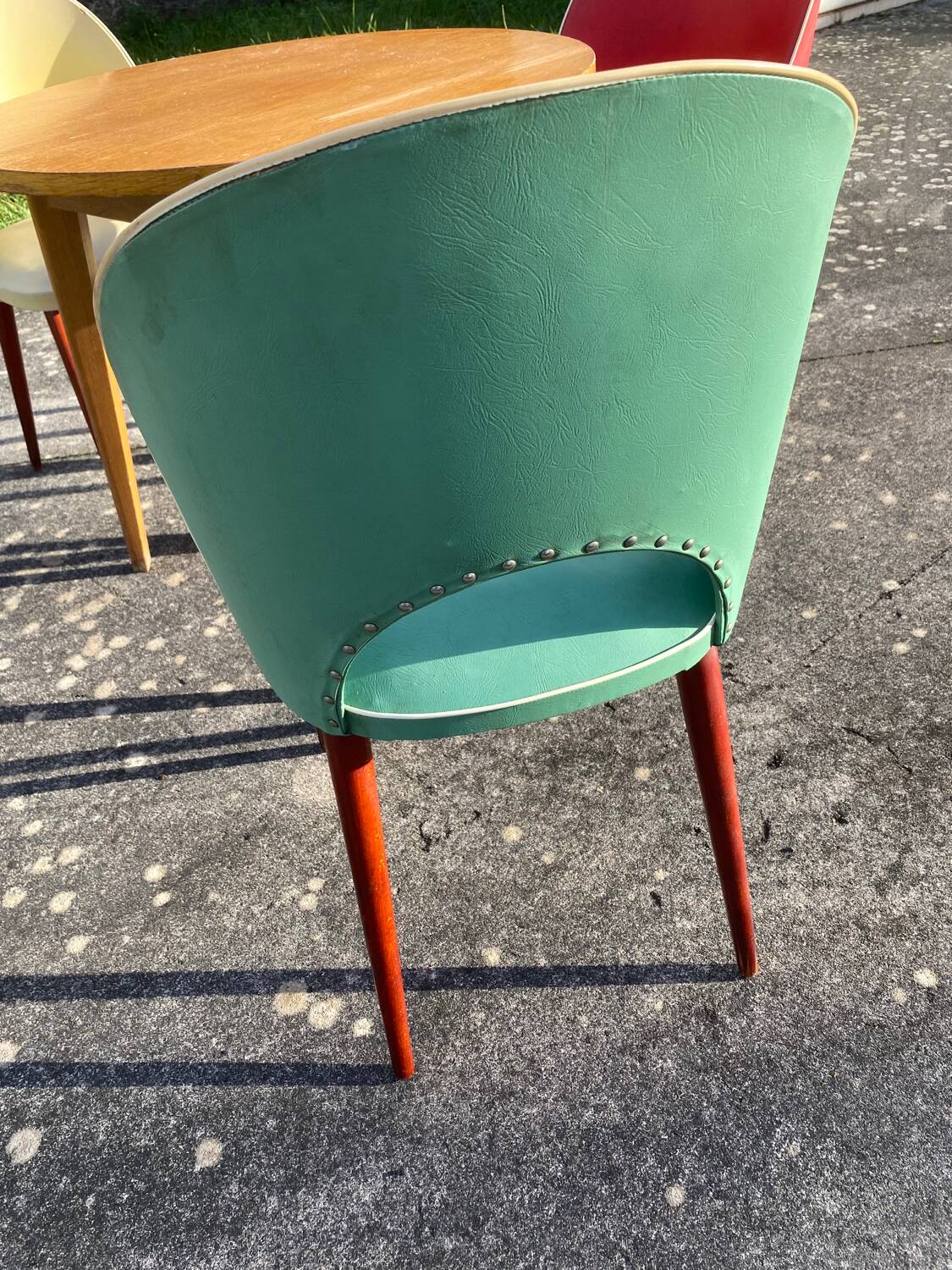 Table and its 3 vintage chairs