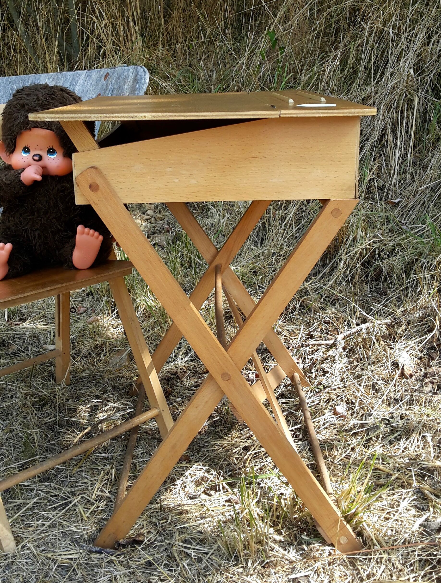 Bureau enfant en bois avec sa chaise pliante