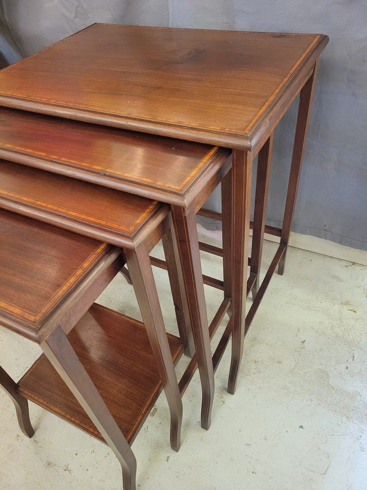 Tables gigognes