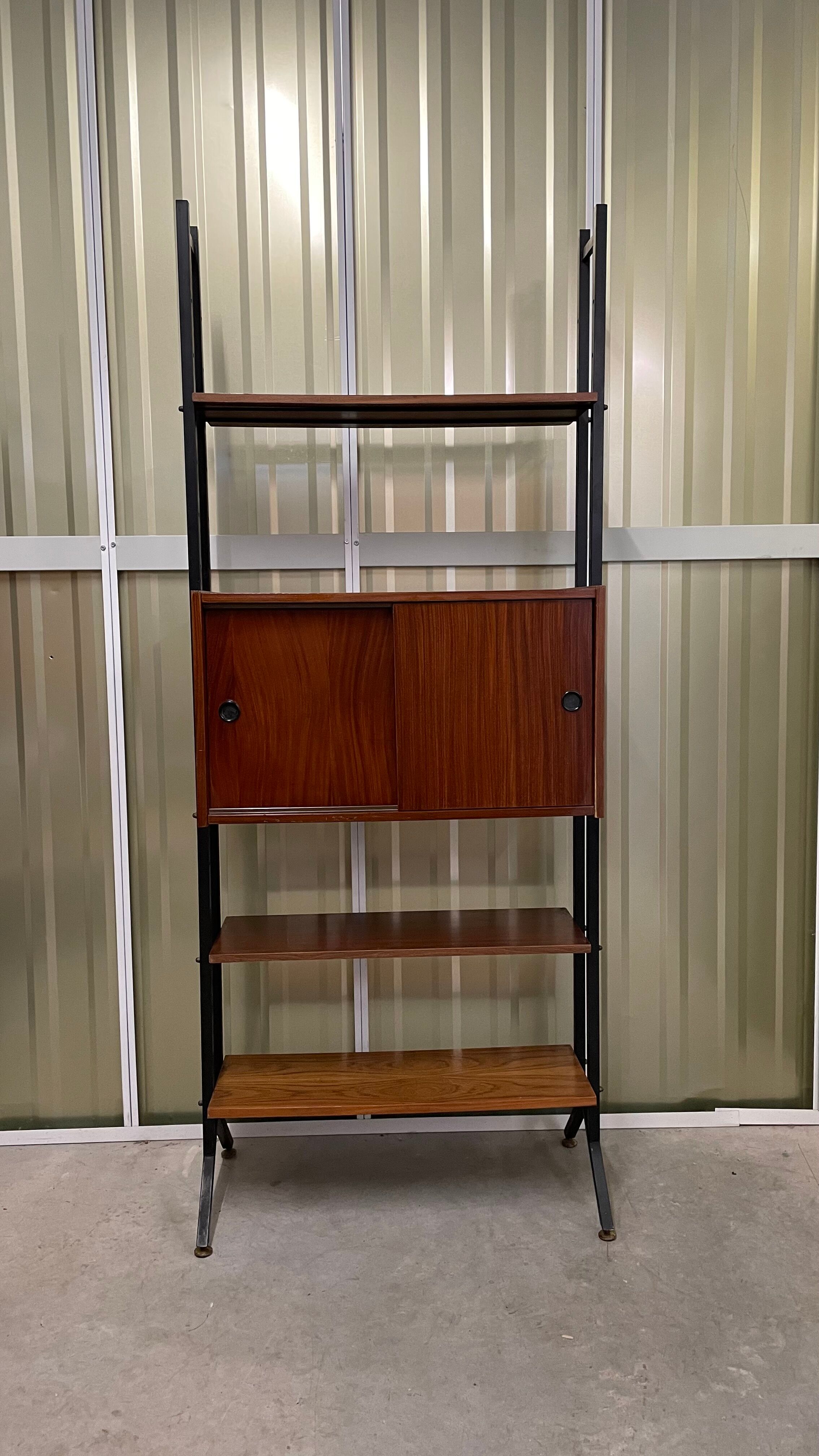 Italian footcase bookcase from the 60s in teak and metal