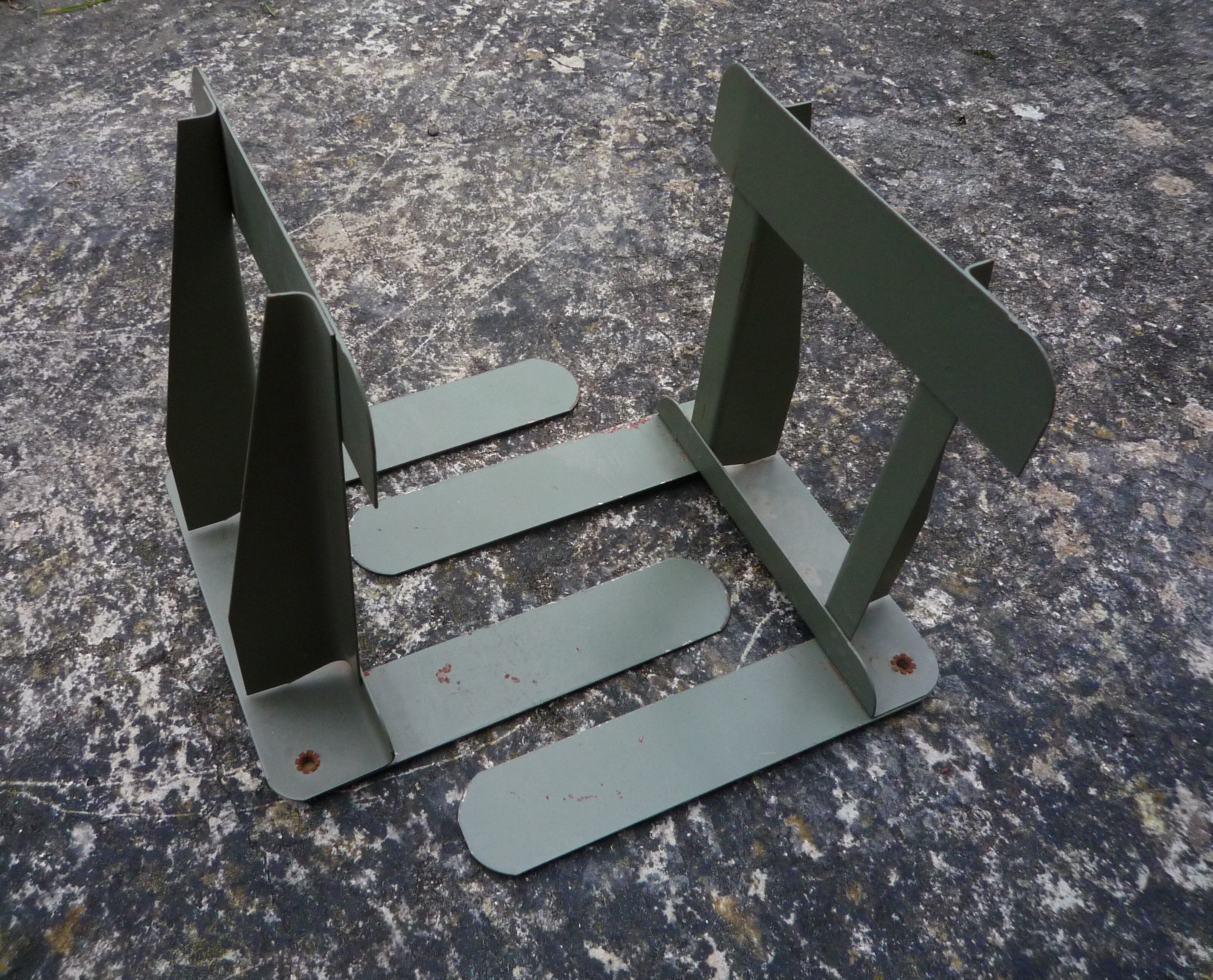 Pair of folded and riveted metal bookend, vintage 60s