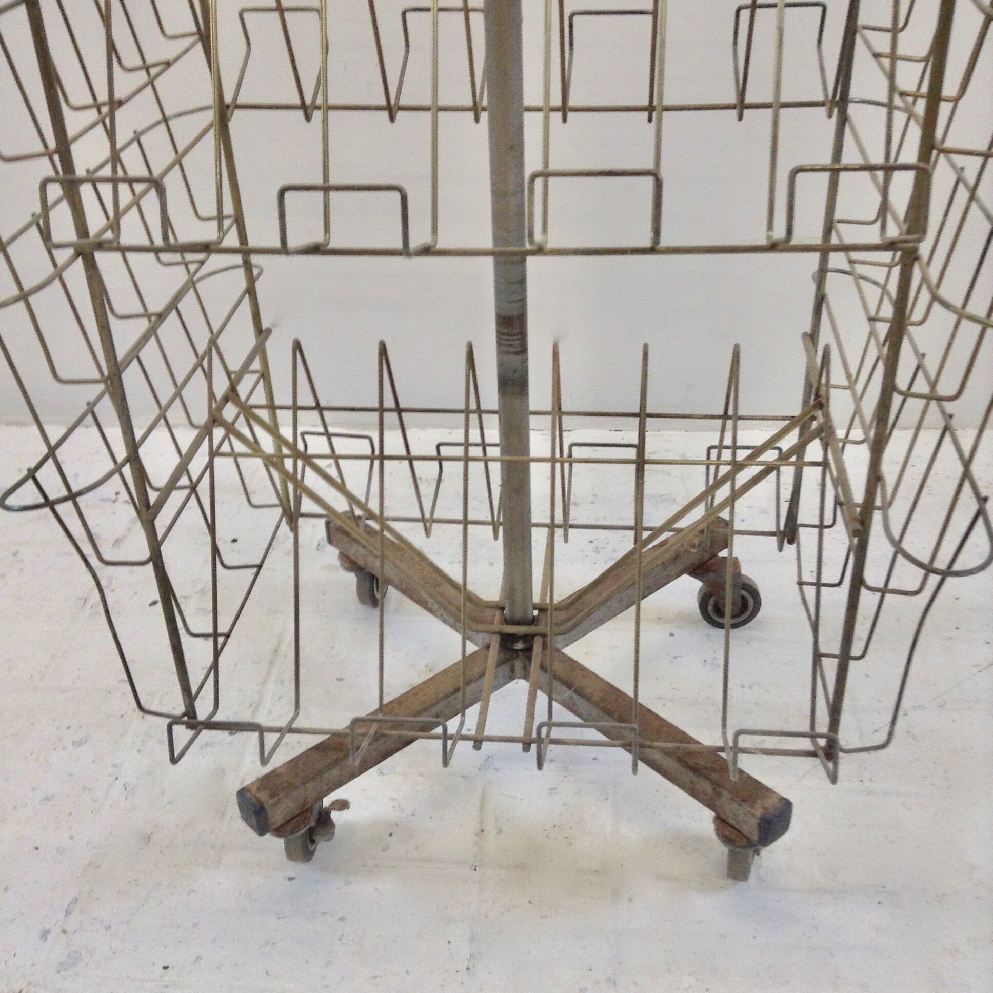 Magazine rack turnstile