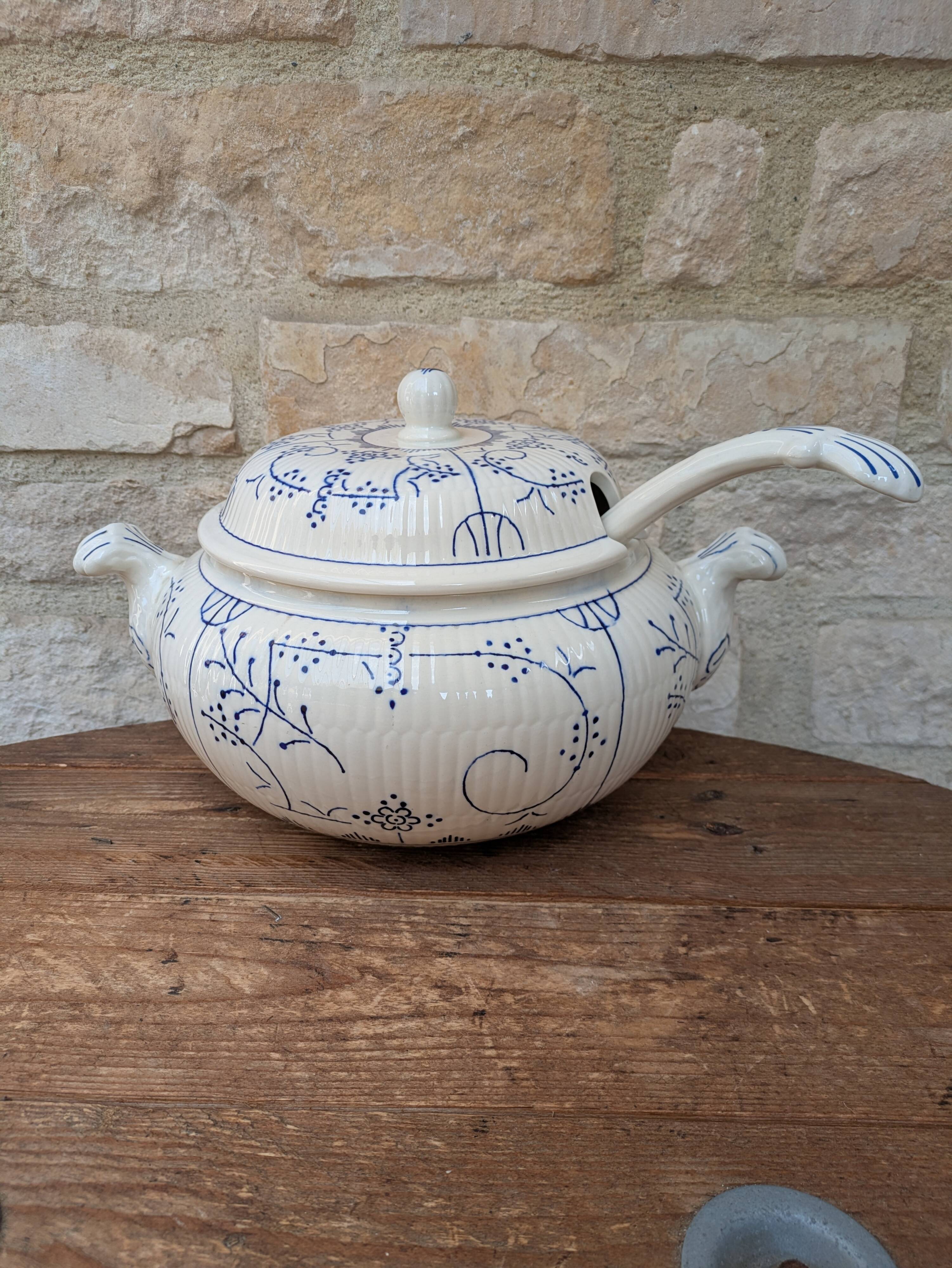 Soup tureen with lid and ladle Boch la Louvière model Copenhagen