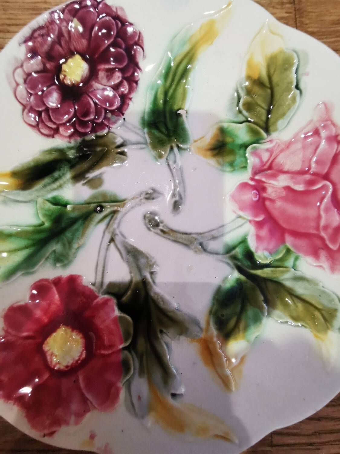 Very beautiful barbotine Vintage plate Choisy Le roi
