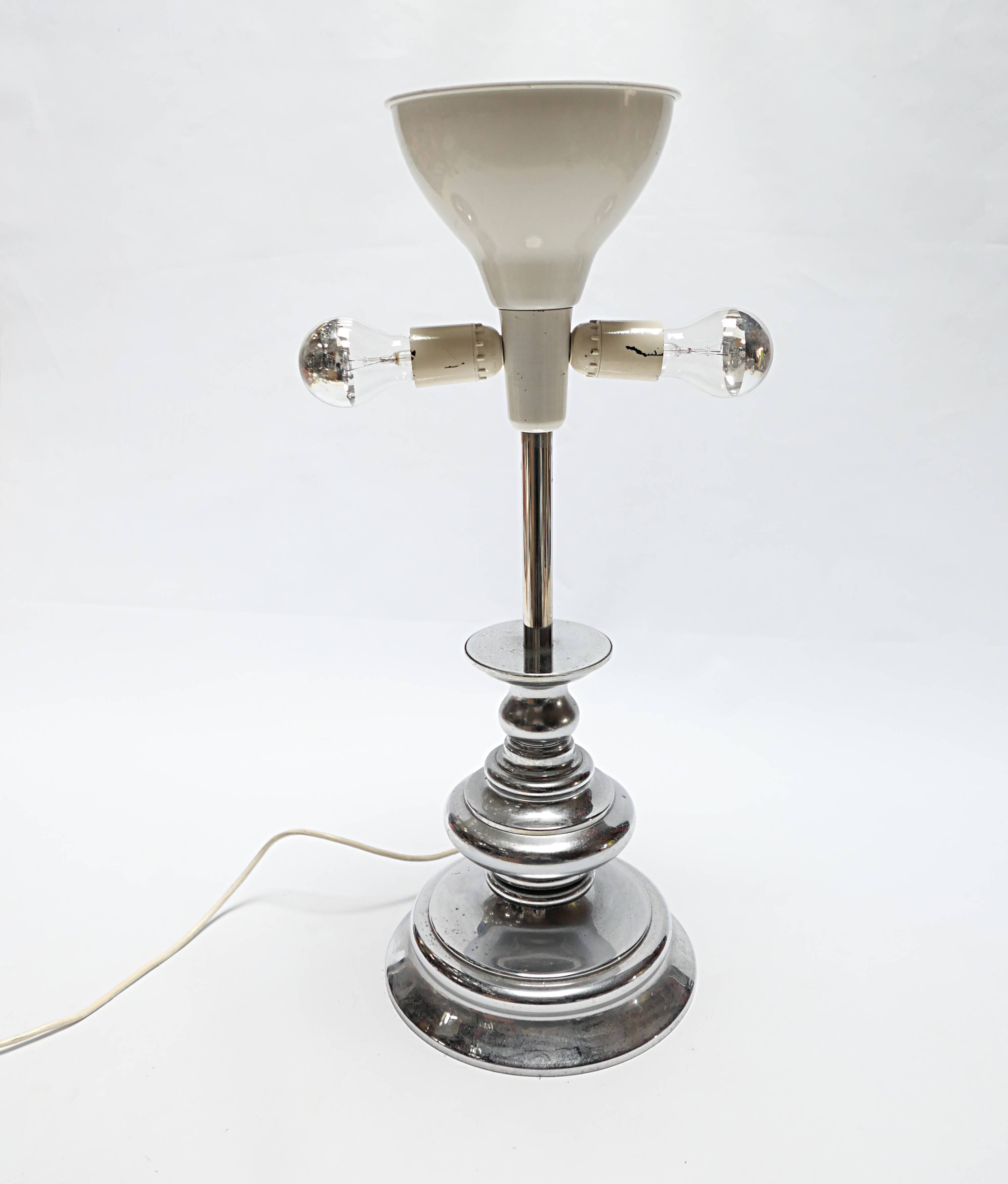lampe ancienne en métal vintage design 1950 1970
