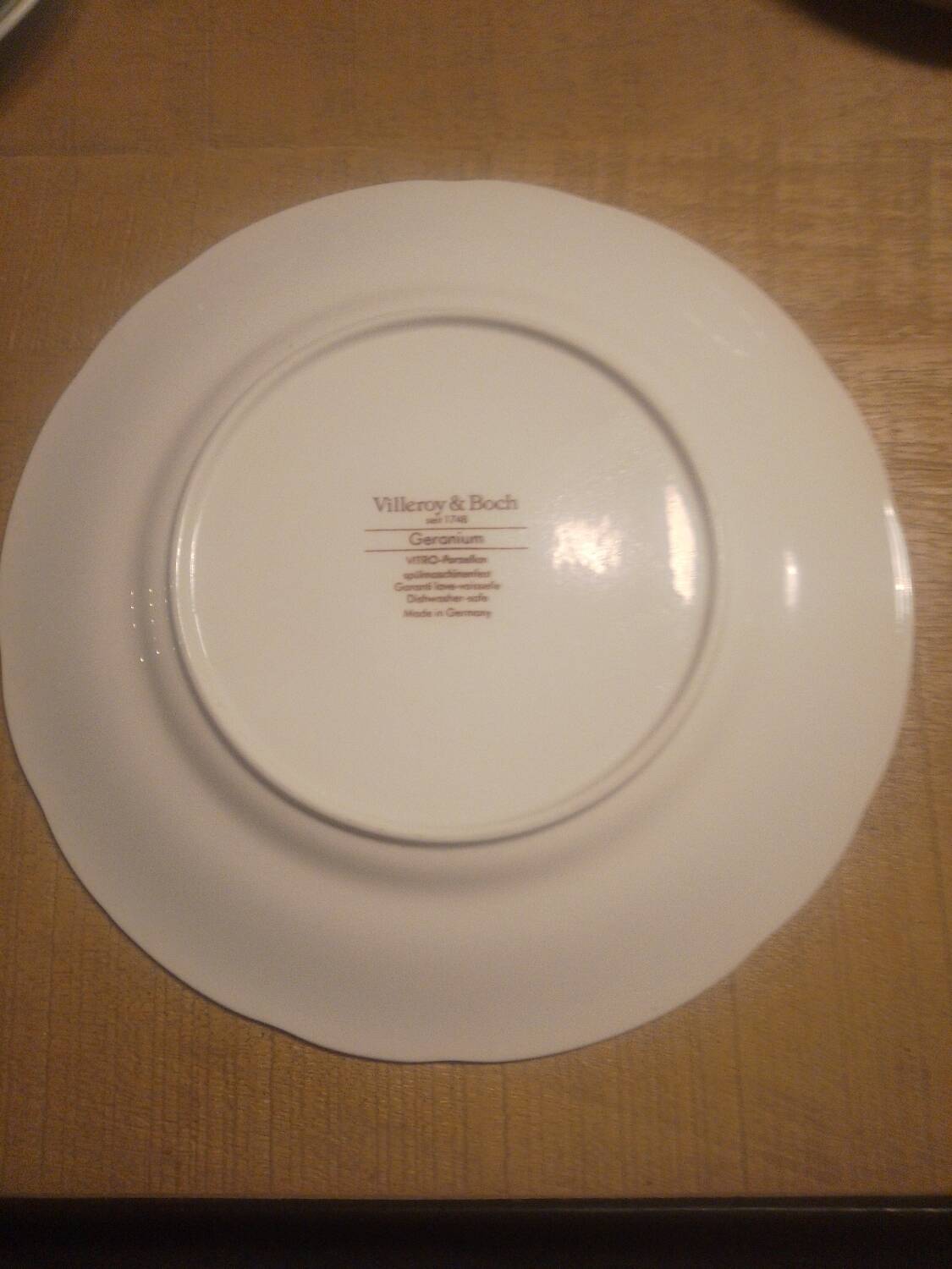 6 Villeroy and Boch “geranium” plates