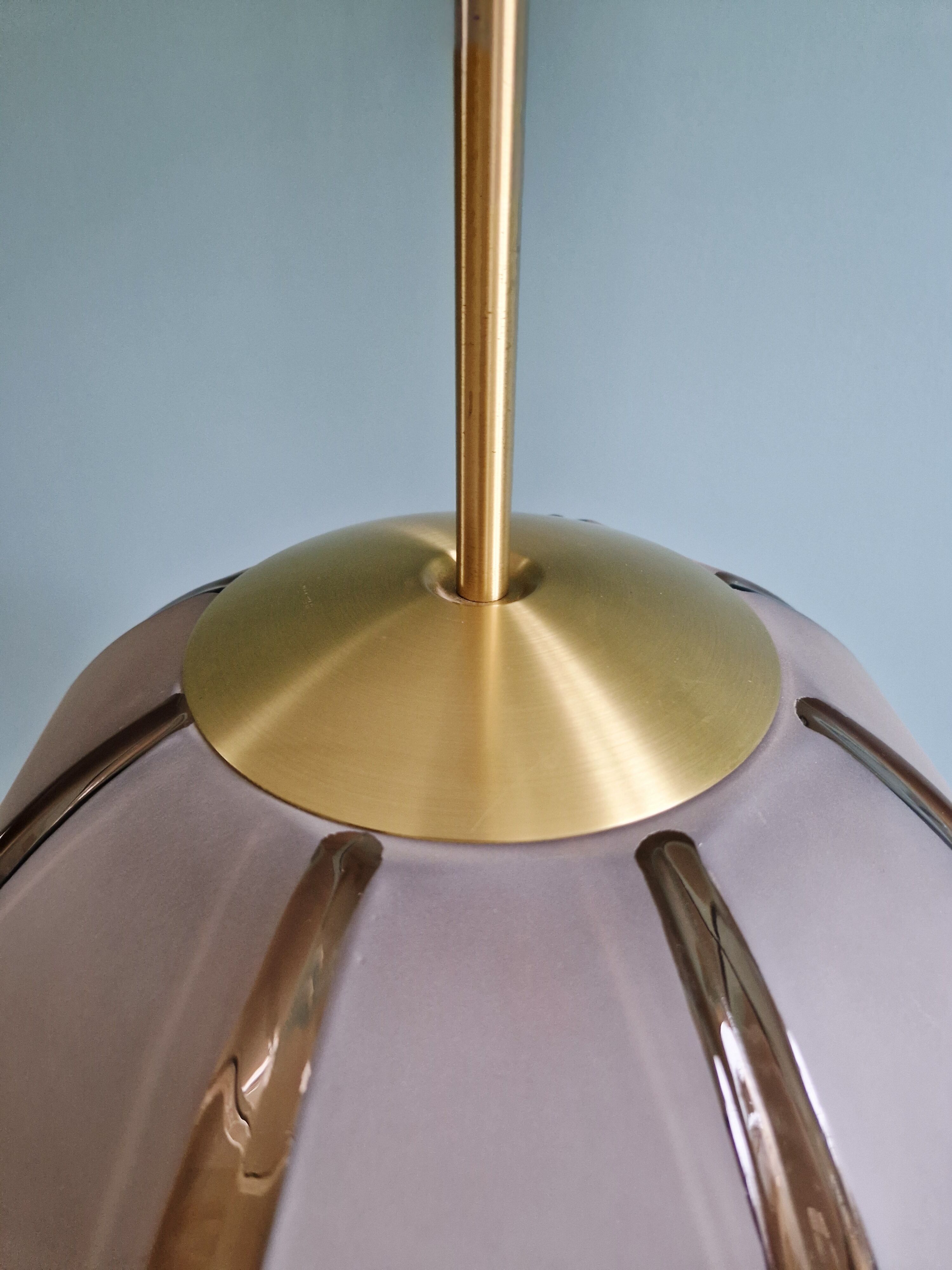Grande suspension en verre fumé et dépoli, Peill & Putzler, 1970