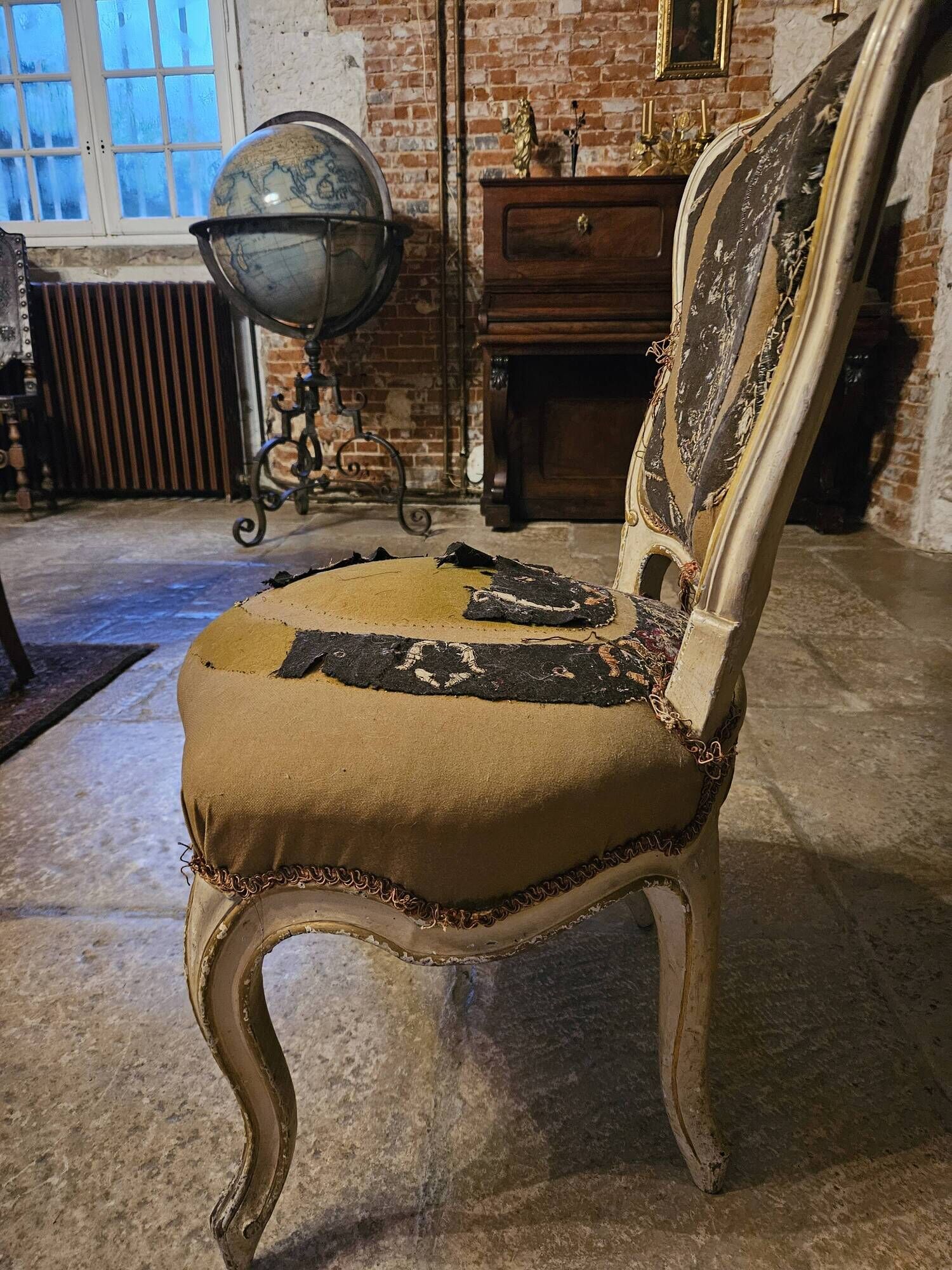Chaise Louis XV authentique – XVIIIᵉ siècle – bois sculpté, à restaurer