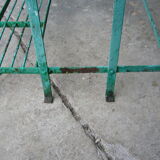 Porte plante ancien en métal riveté