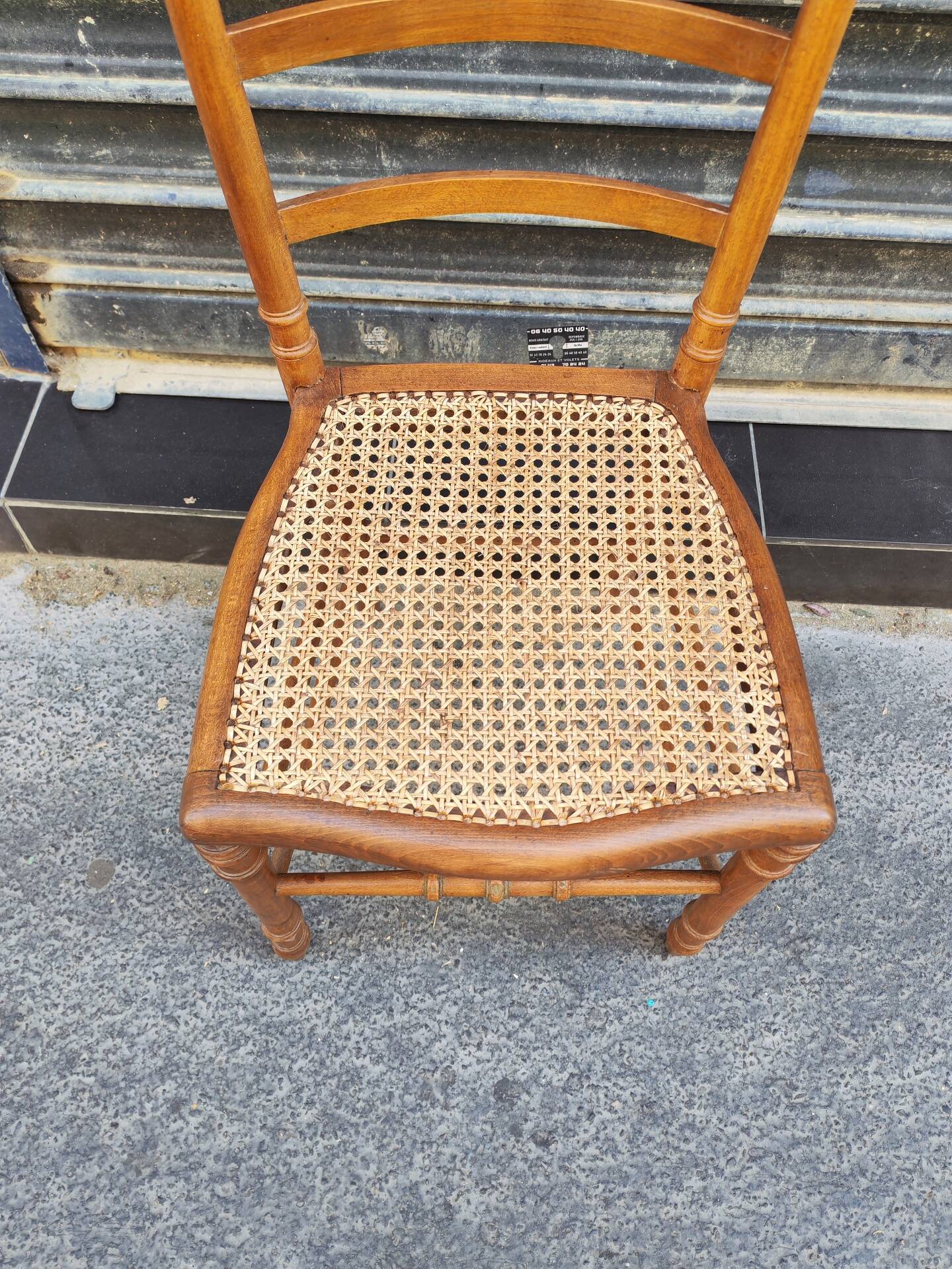 Chaise ancienne en bois et canage