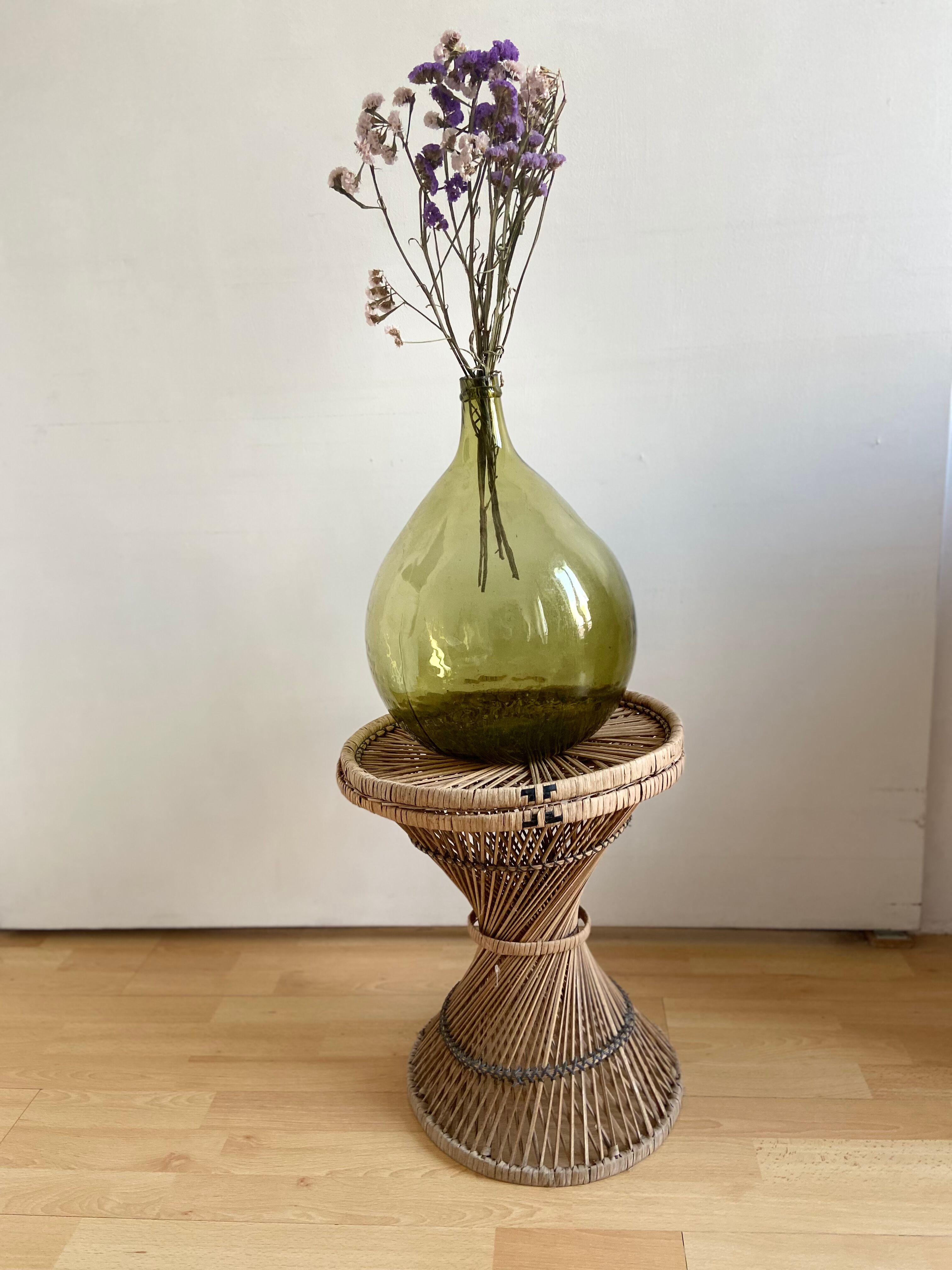 Diabolo rattan stool