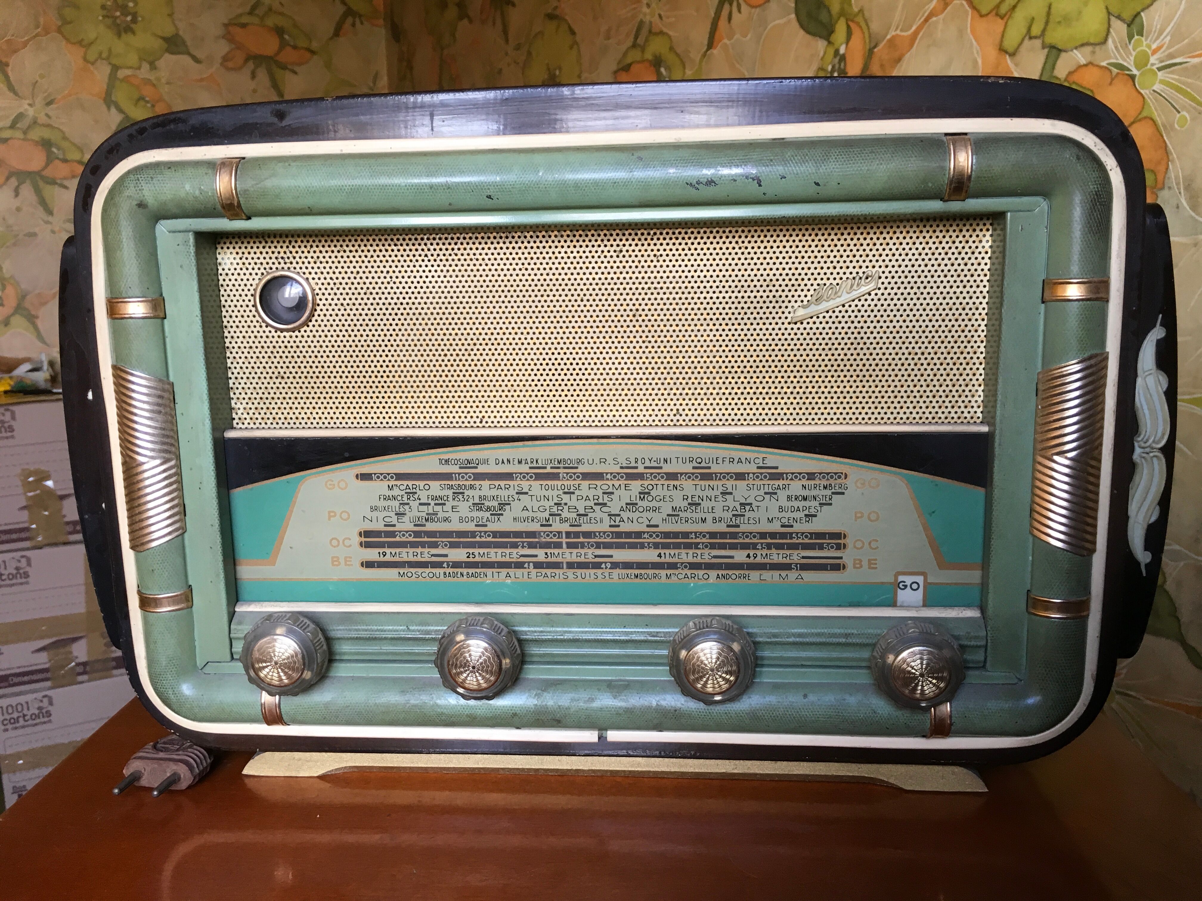 Poste de radio ancien