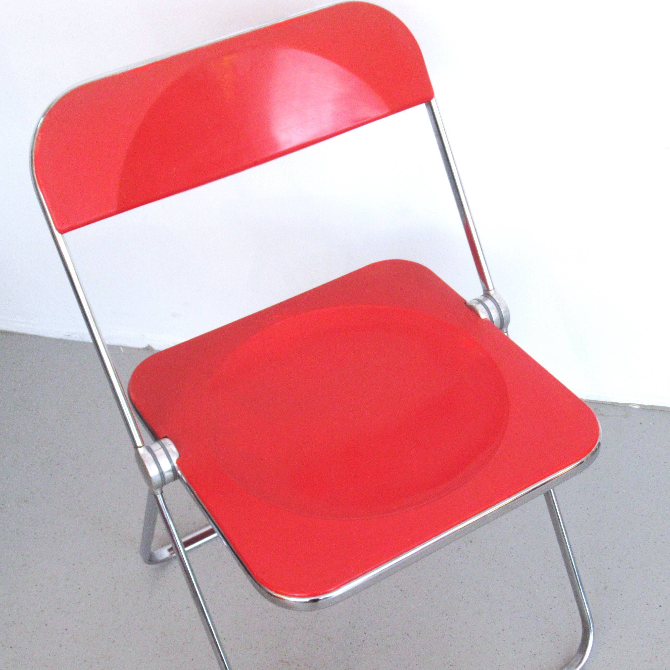 Chaise Plia rouge Giancarlo Piretti Anonima Castelli