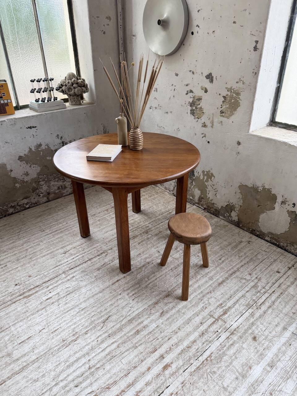 Round oak table 1950