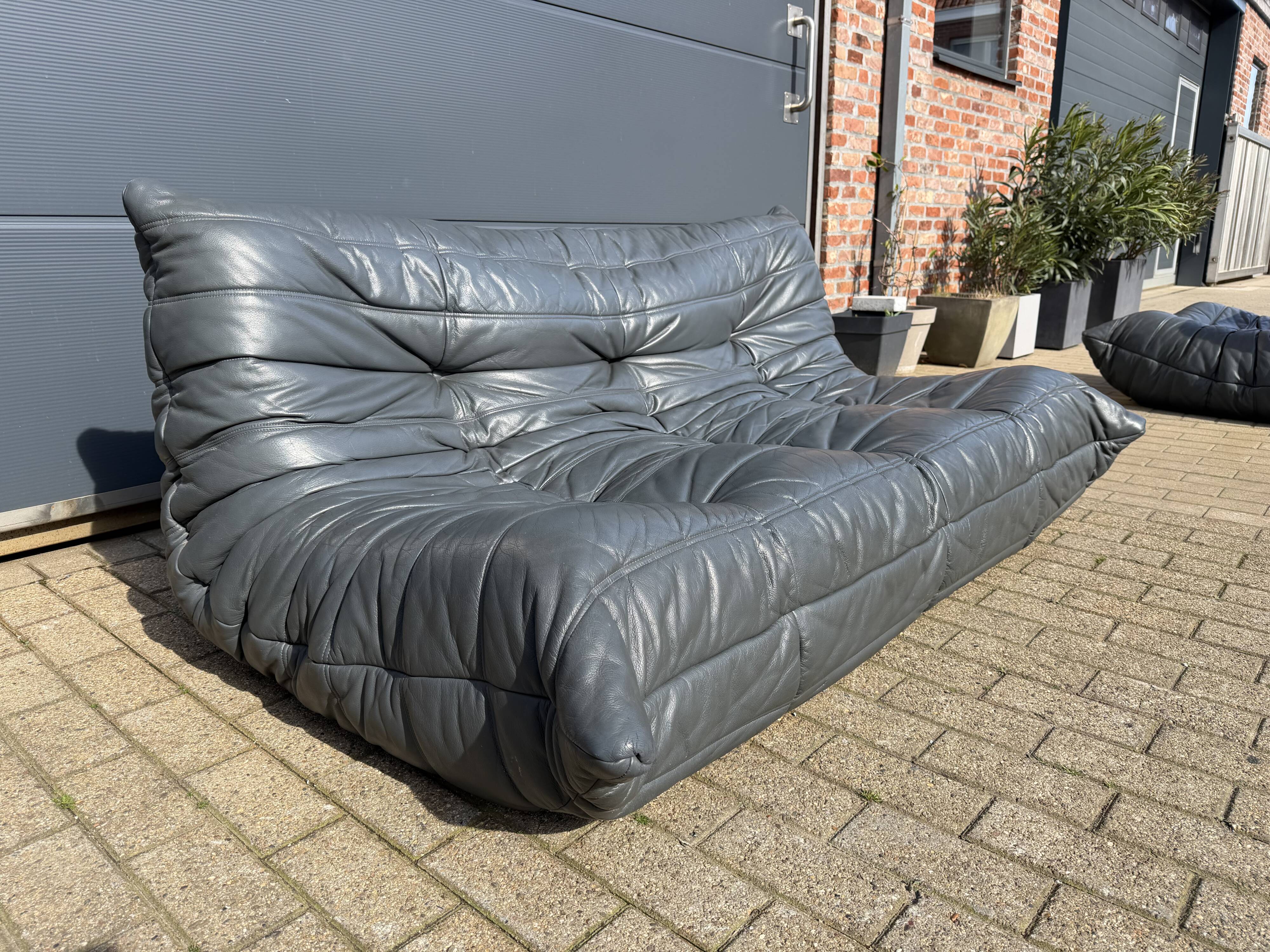 100% authentic Ligne Roset Togo 3-seater Anthracite Grey leather