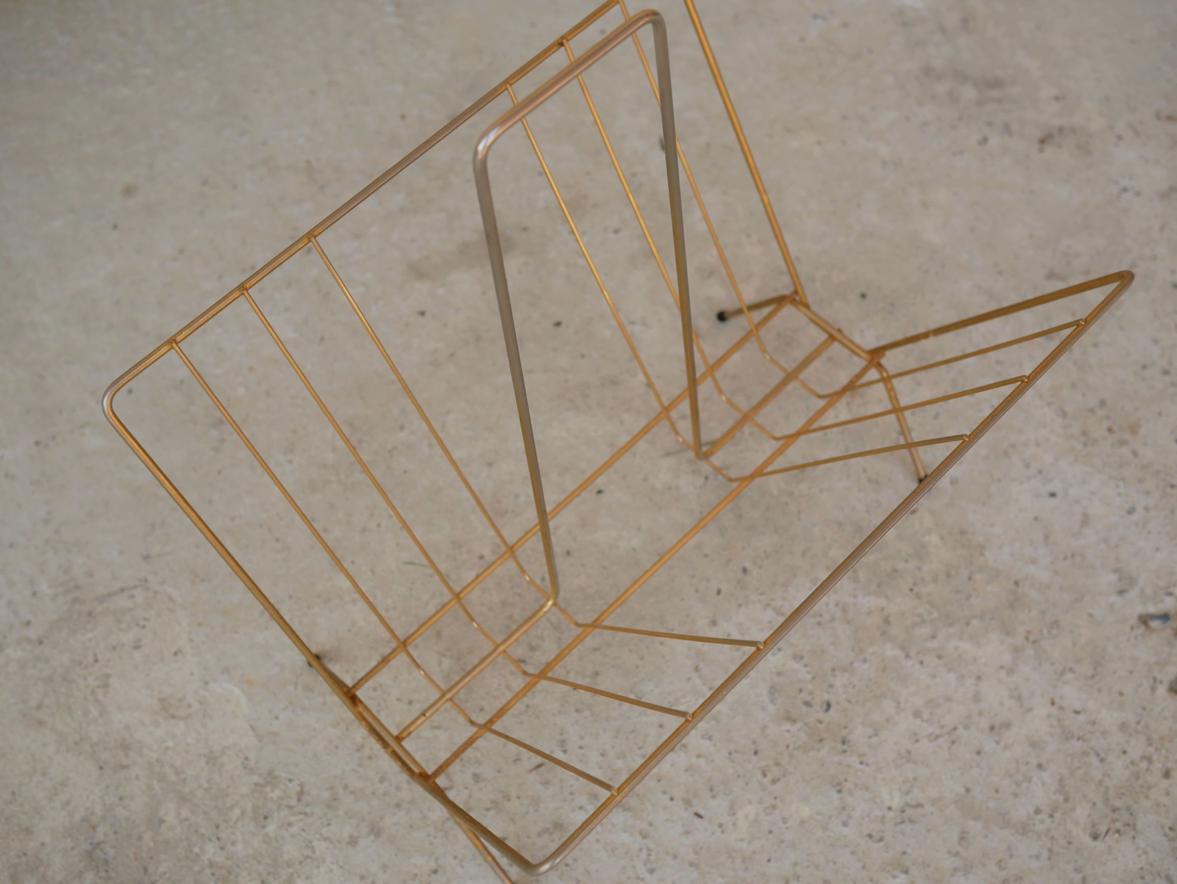 Magazine rack in gilded metal, early 1970s