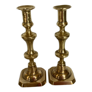 Paire de bougeoirs en - laiton