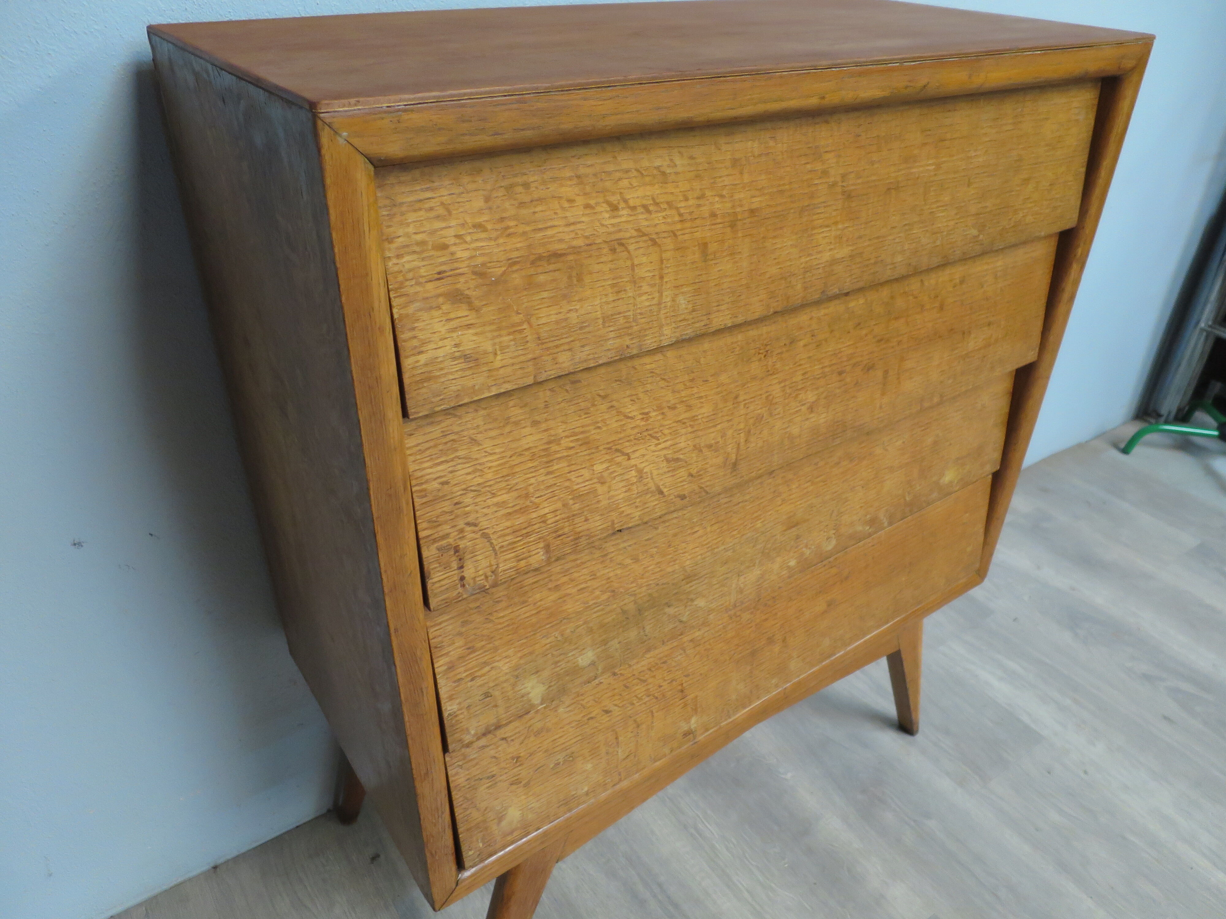 Commode vintage chêne pieds compas