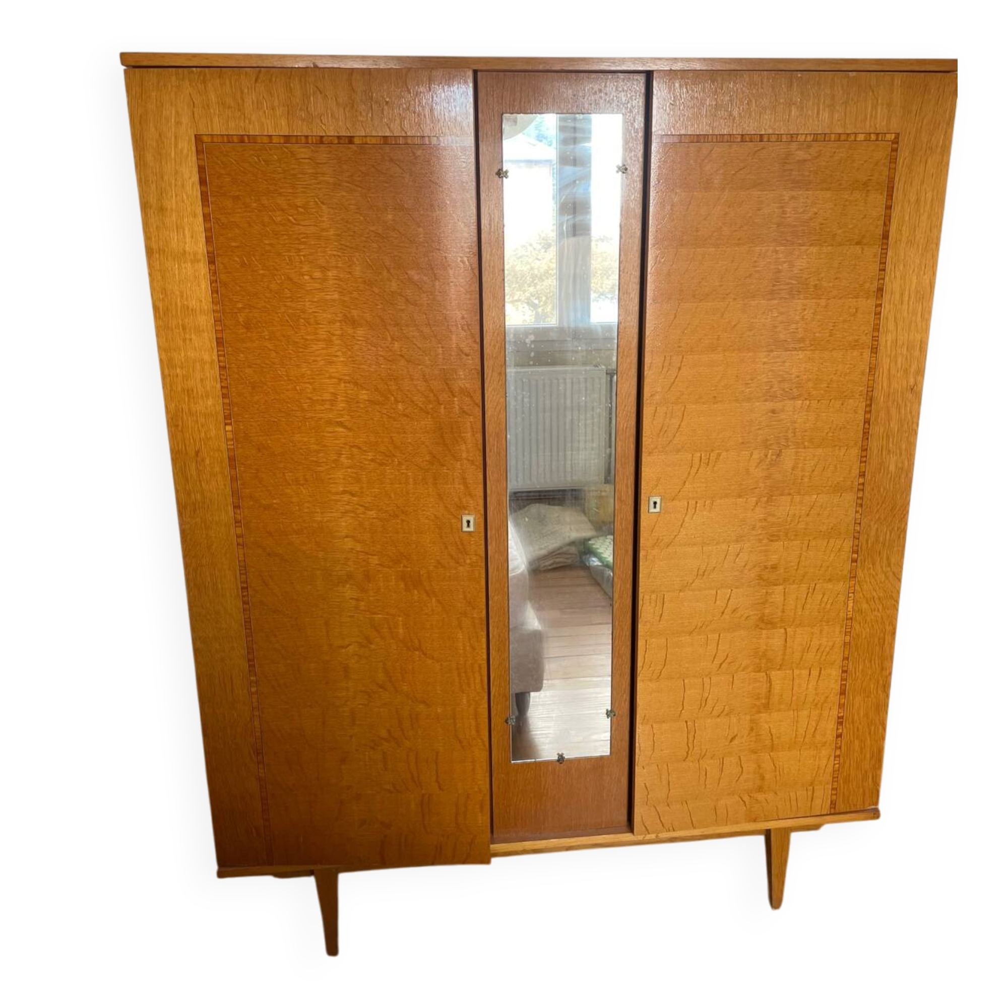 Scandinavian wardrobe with 2 doors and 1 mirror from the 1970s.