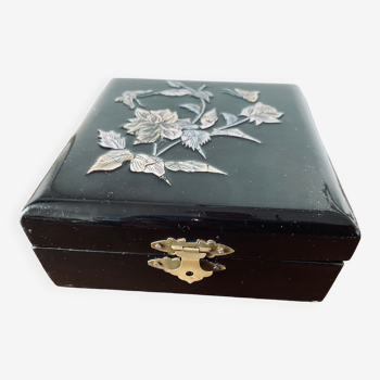 Lacquer and mother-of-pearl jewelry box