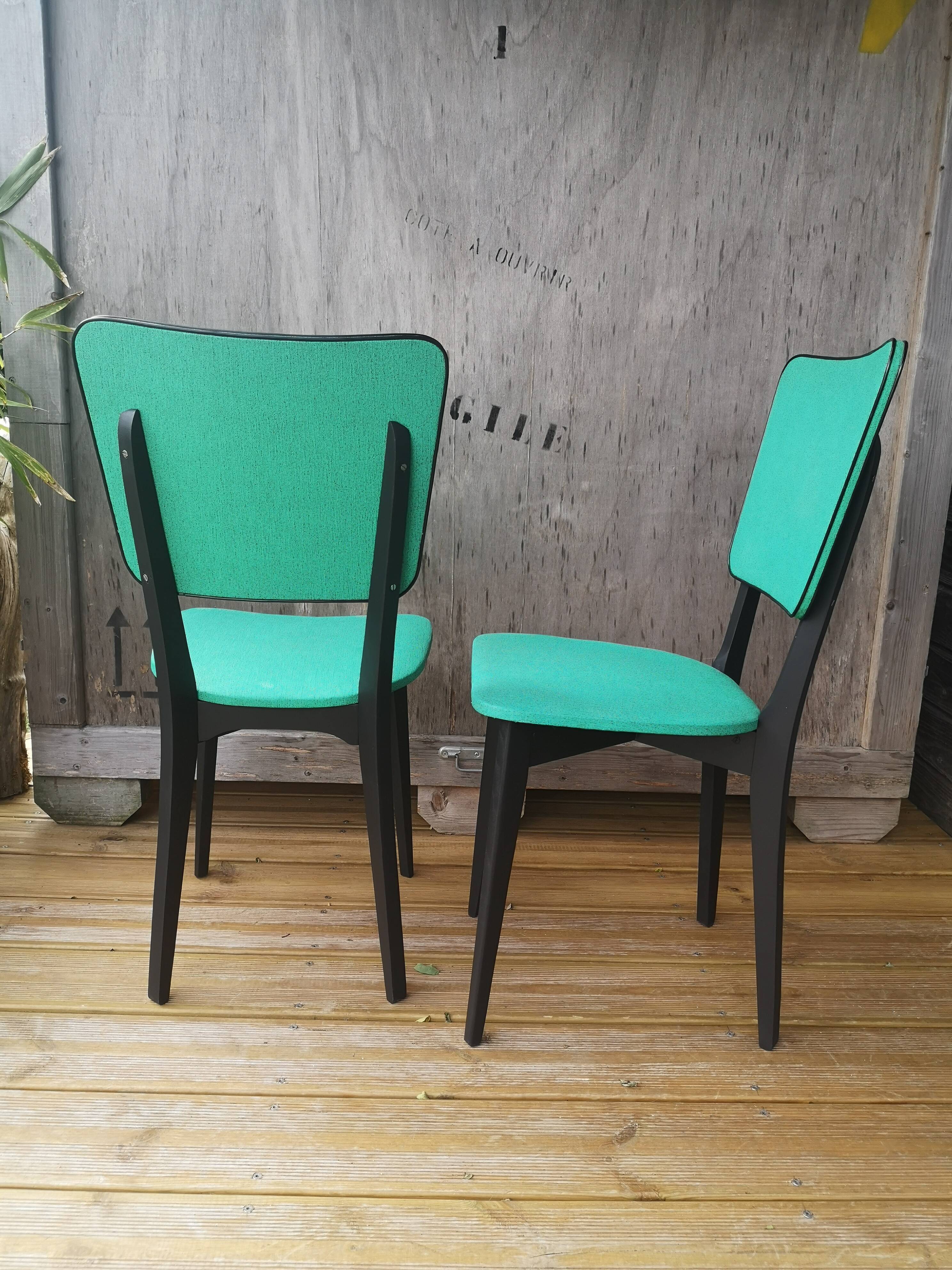 Lot de 2 chaises bois et moleskine verte