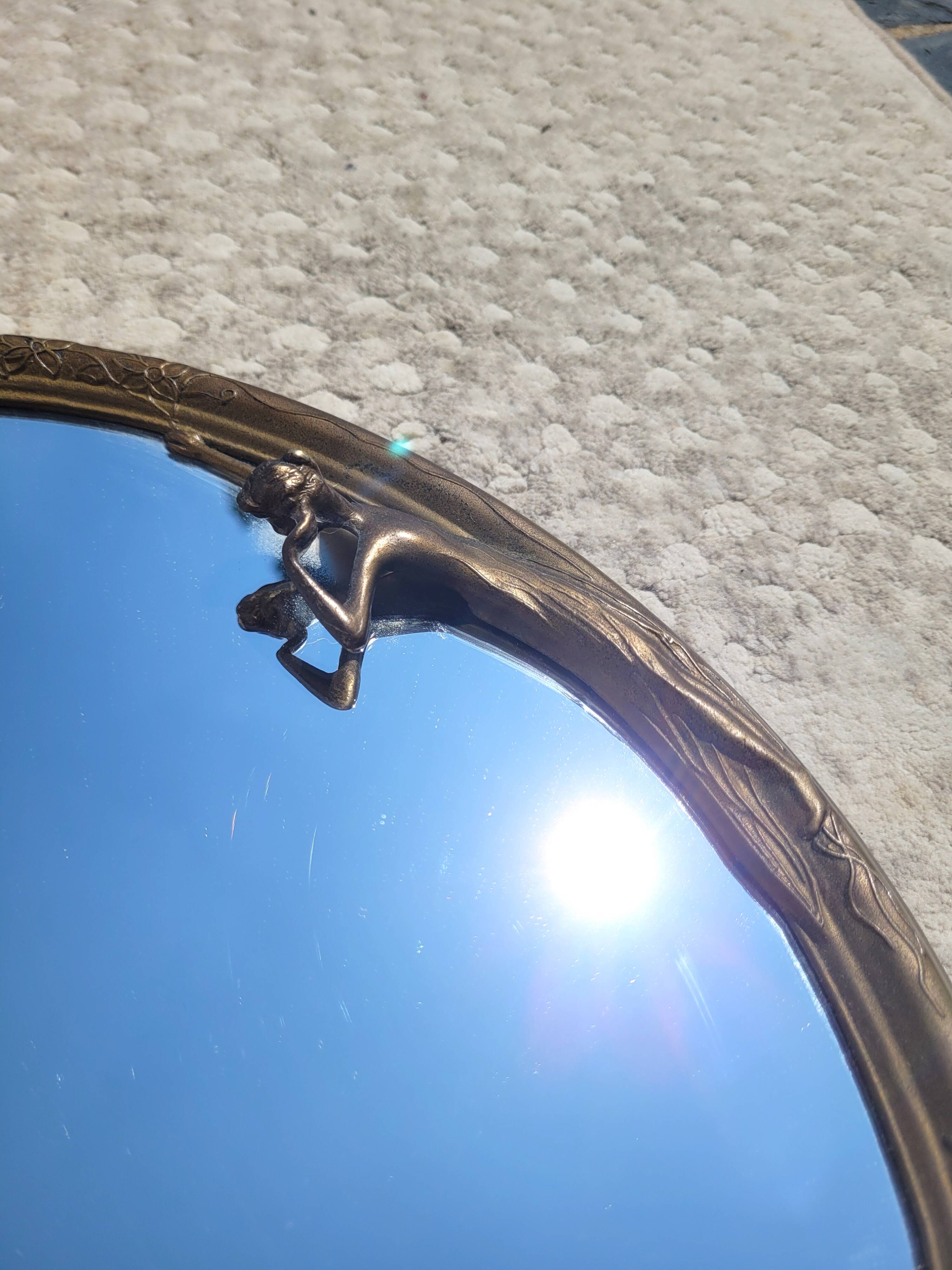 Oval mirror in gilded brass, Belle Époque style