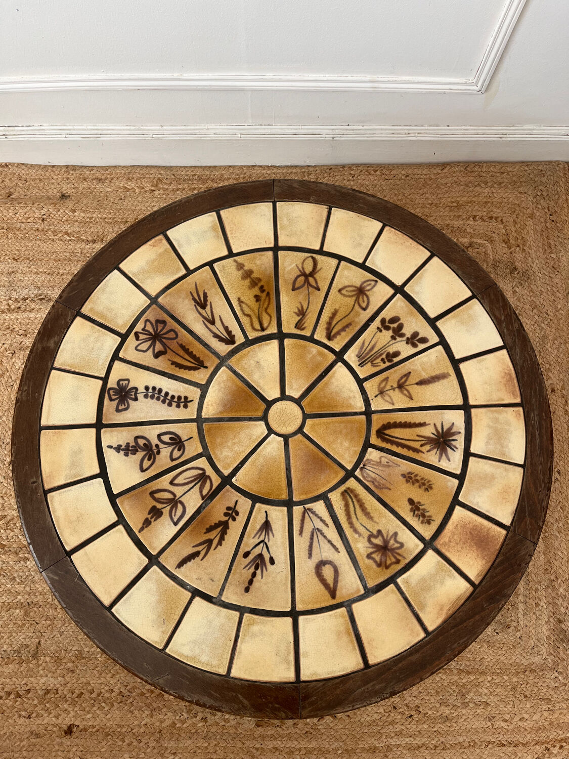 Round coffee table in ceramic and wood in the style of Roger Capron.