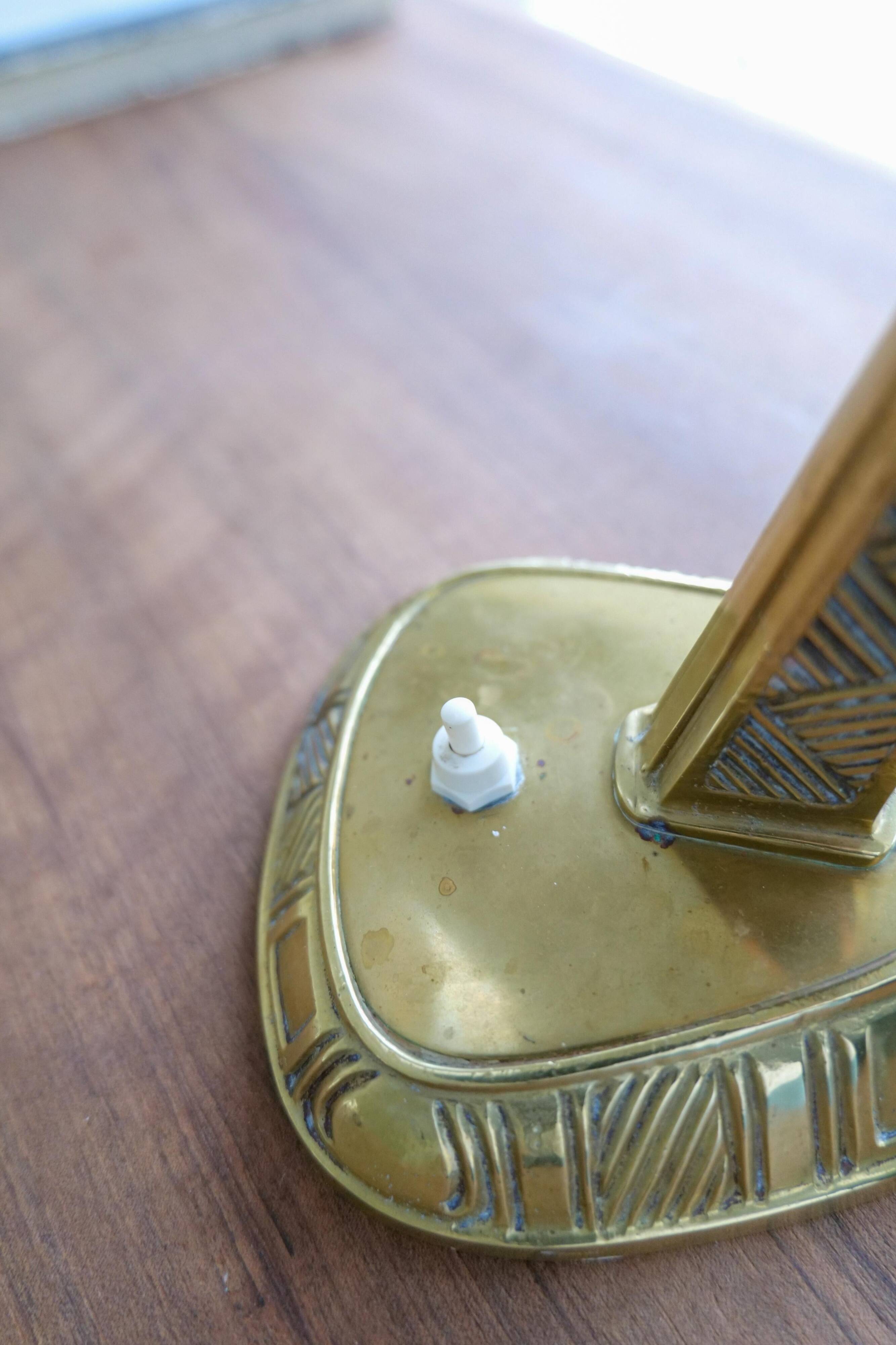 Table lamp in brass E1139 by Sonja Katzin for ASEA, Swedish design 1940.