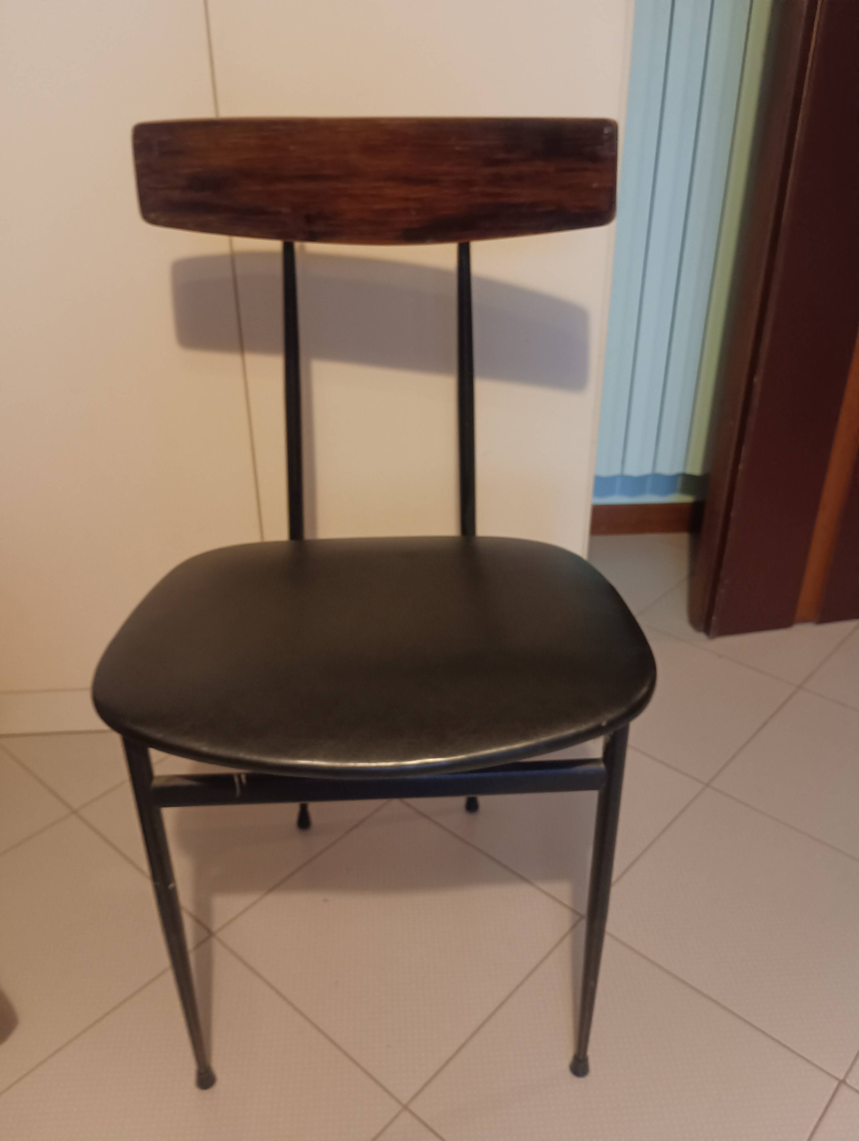 Desk and 3 chairs in 1950s Italian modernist style in rosewood.