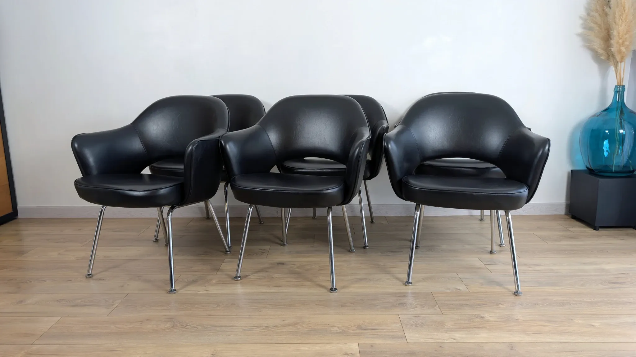 Set of 6 "Conference" chairs by Eero Saarinen for Knoll International