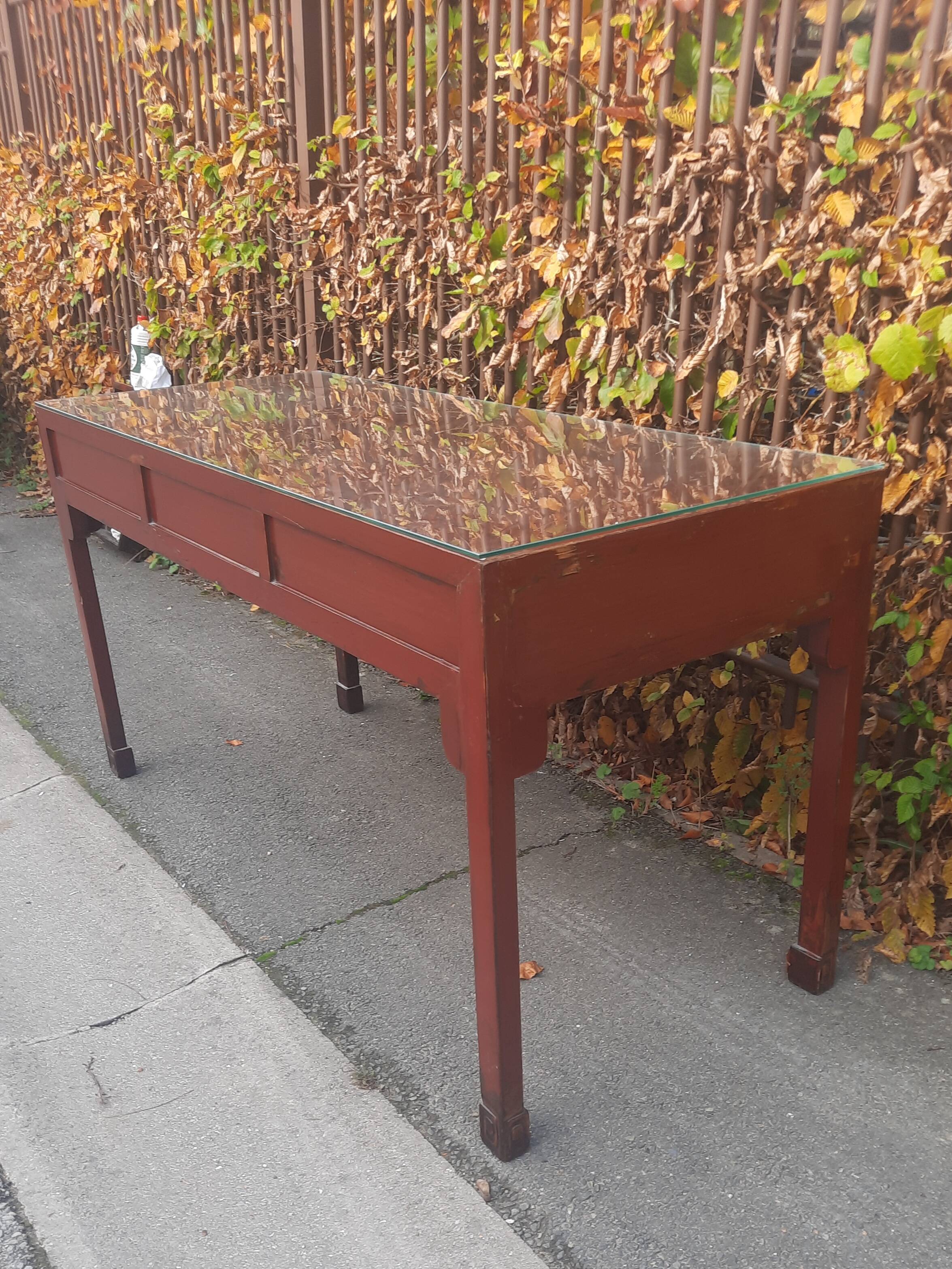 Grande console à tirroir  d extreme orient laquée rouge