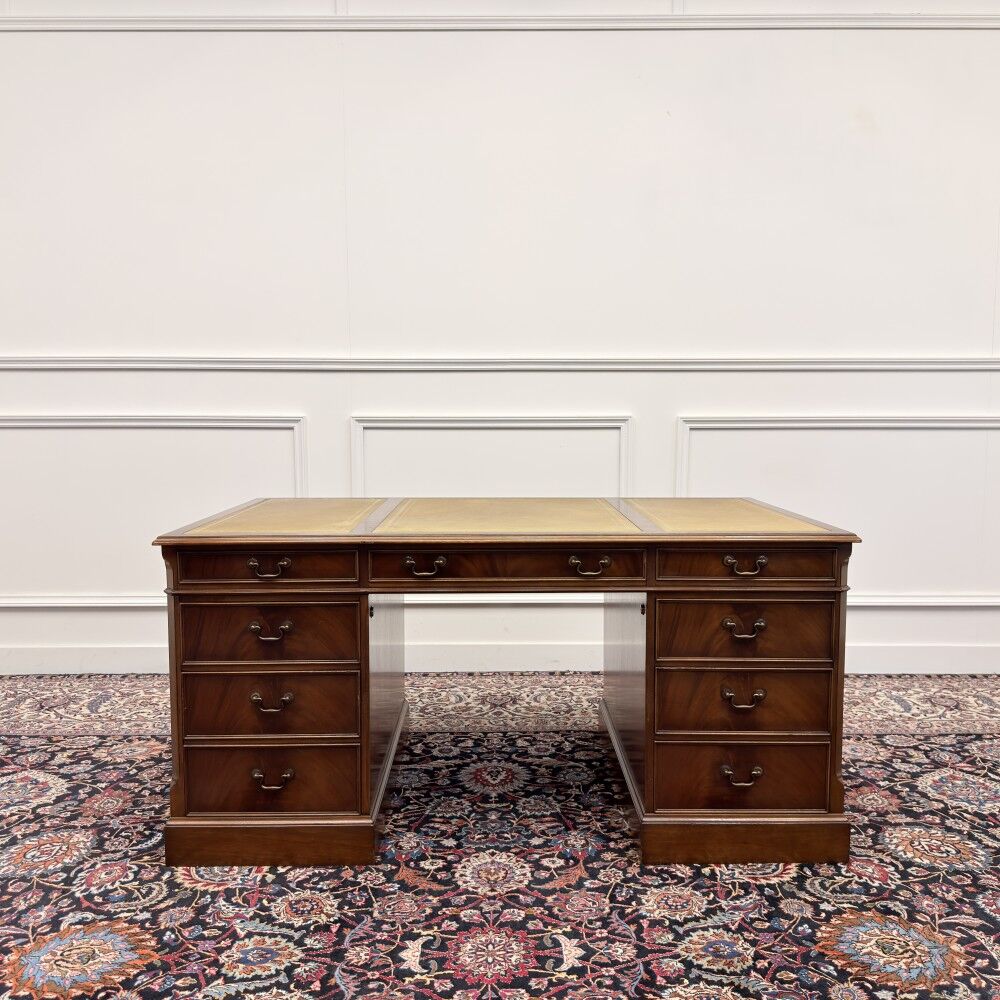 Classic English Heldense Desk