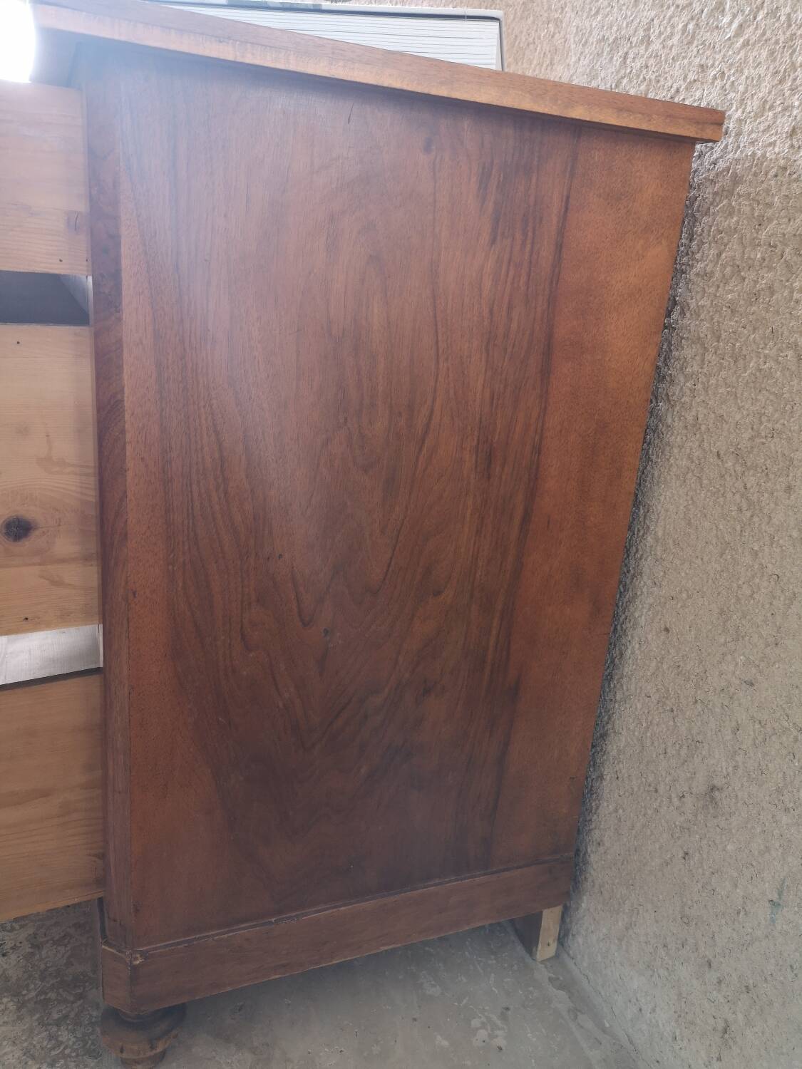 Antique chest of drawers in wood and veneer