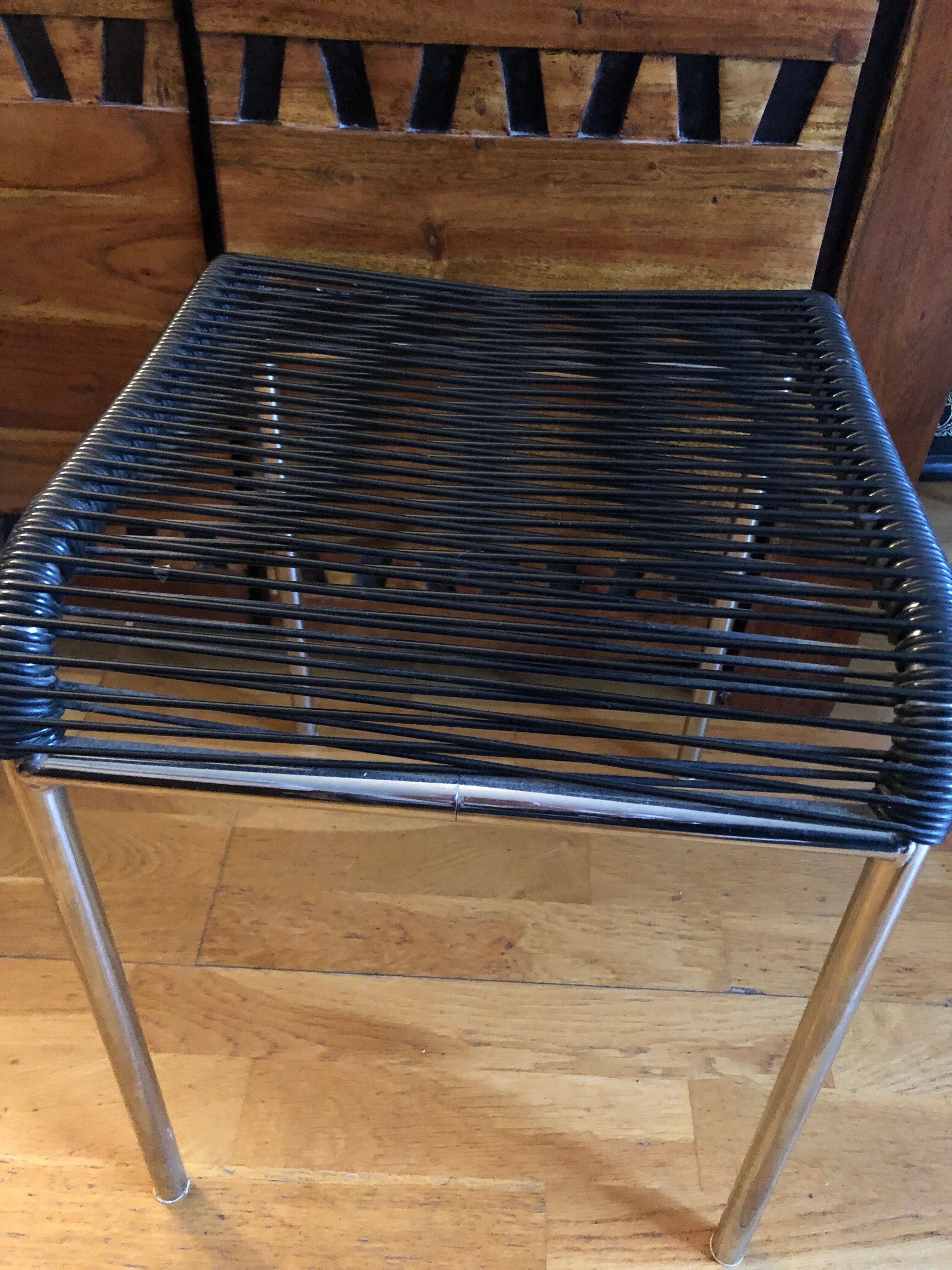 Scoubidou and chrome steel