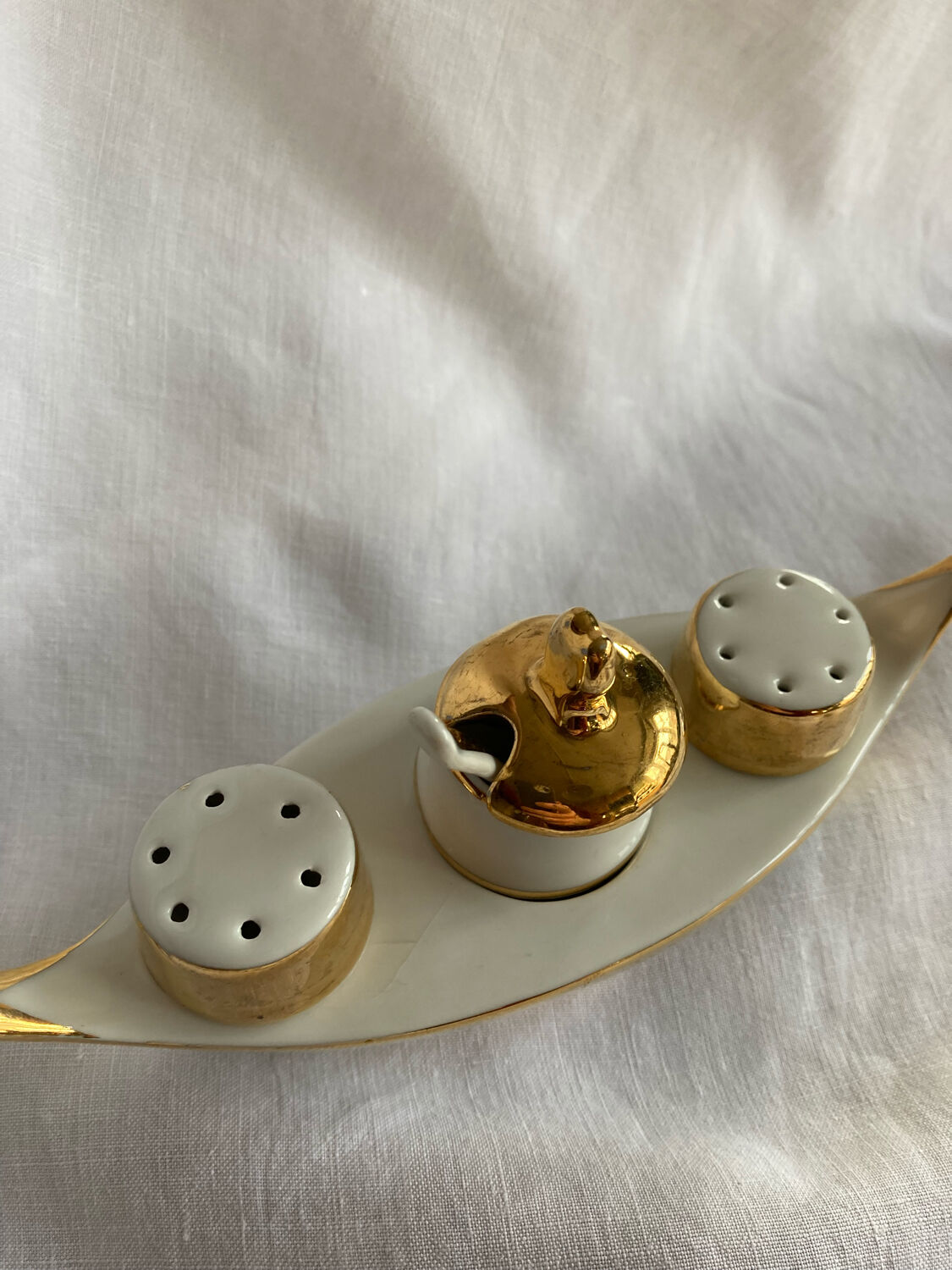 Servant salt pepper gondola porcelain