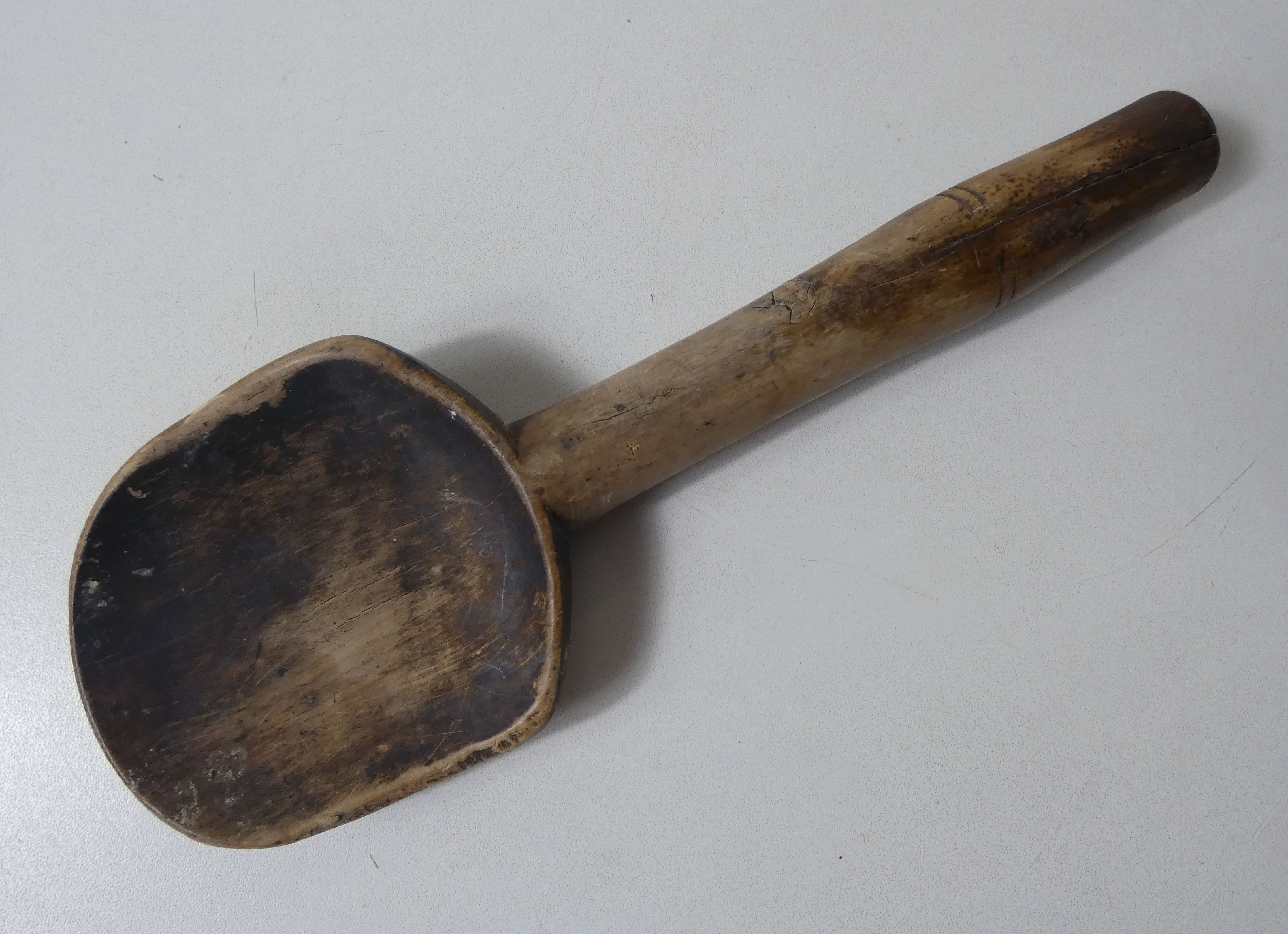 Cuillère en bois beurre art populaire ancien