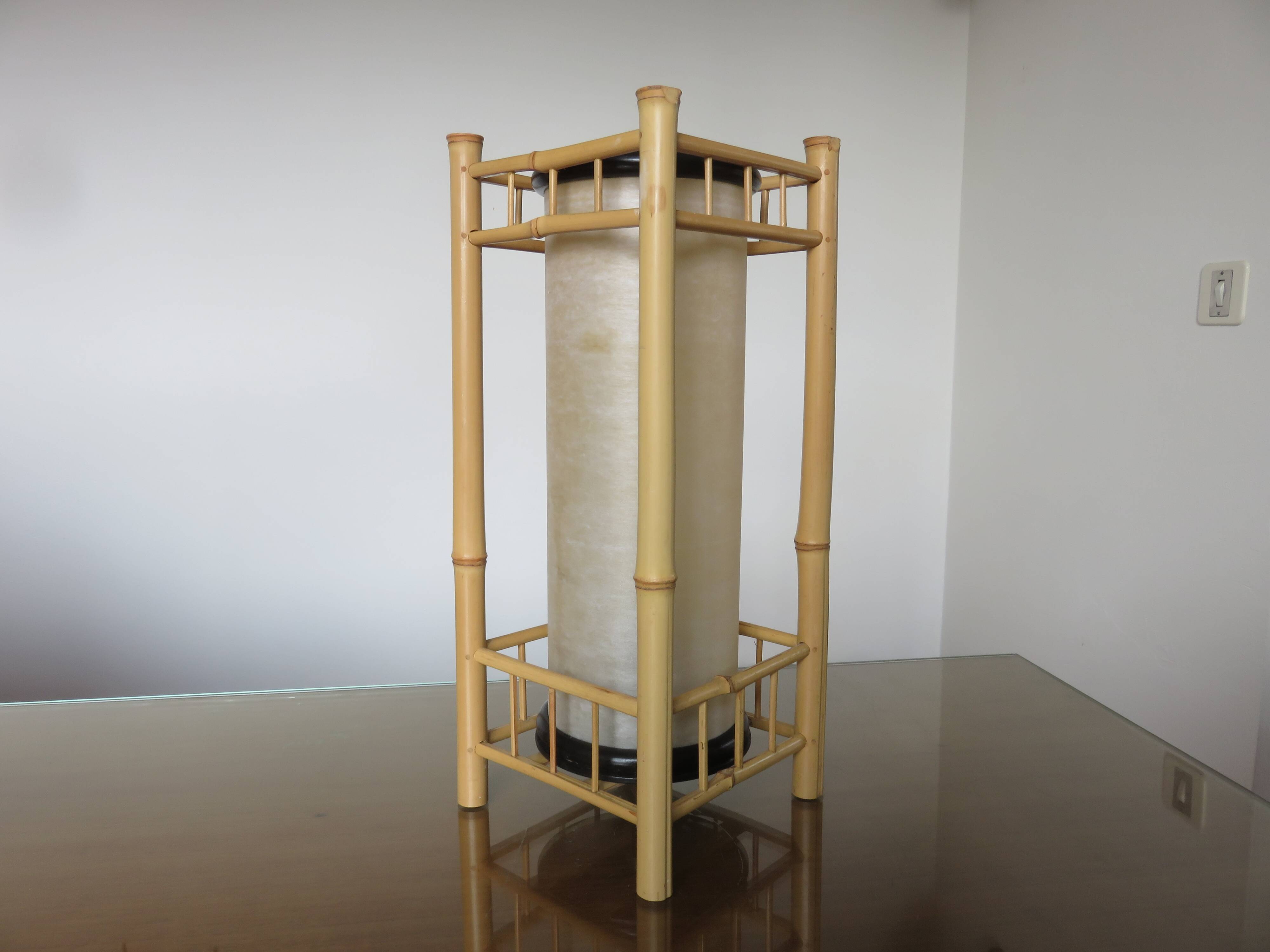 Grande lampe en bambou abat jour tubulaire années 70 80