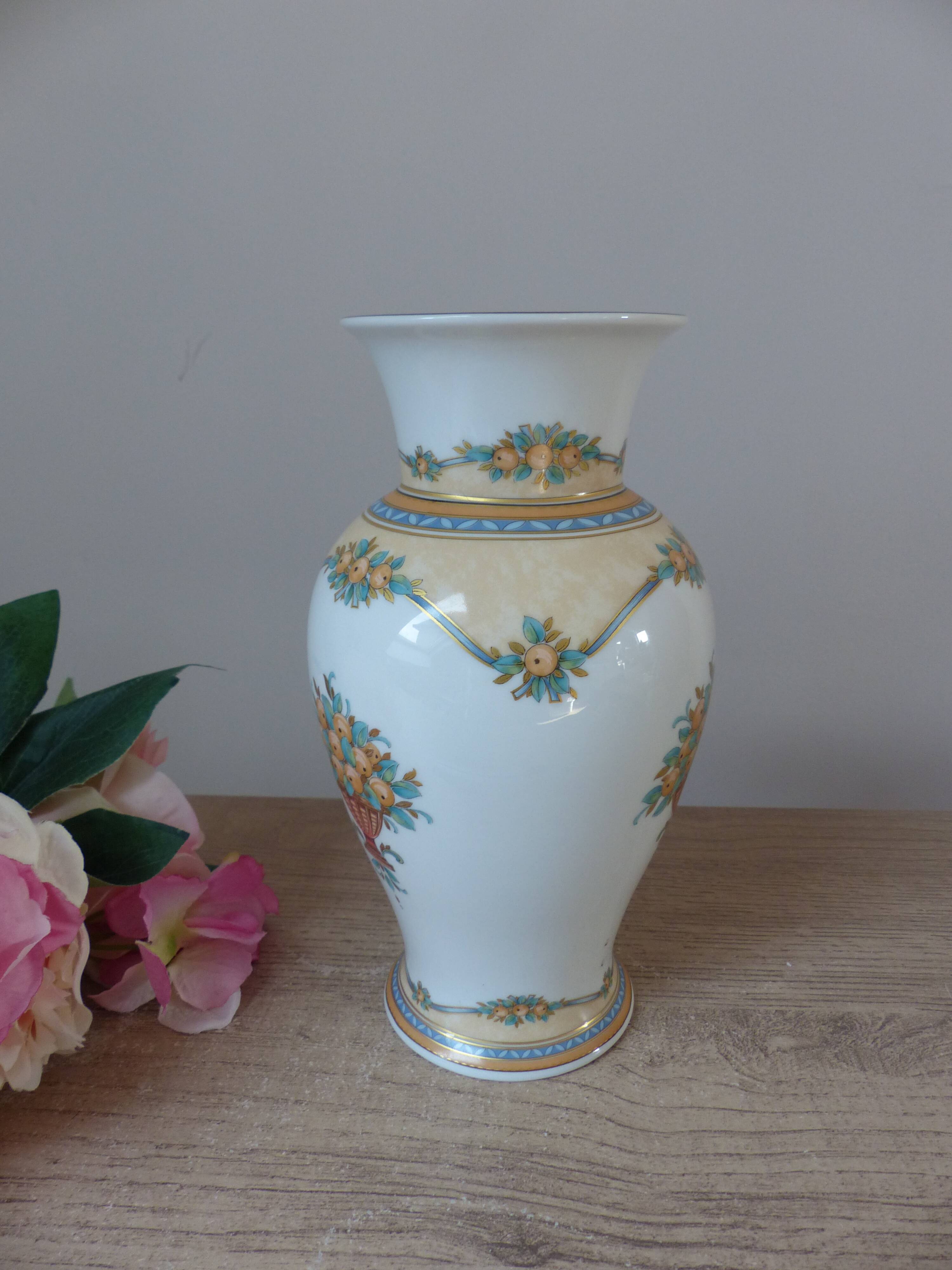 White Porcelain Vase Kaiser – Catherine Collection – Hand-Painted Decor