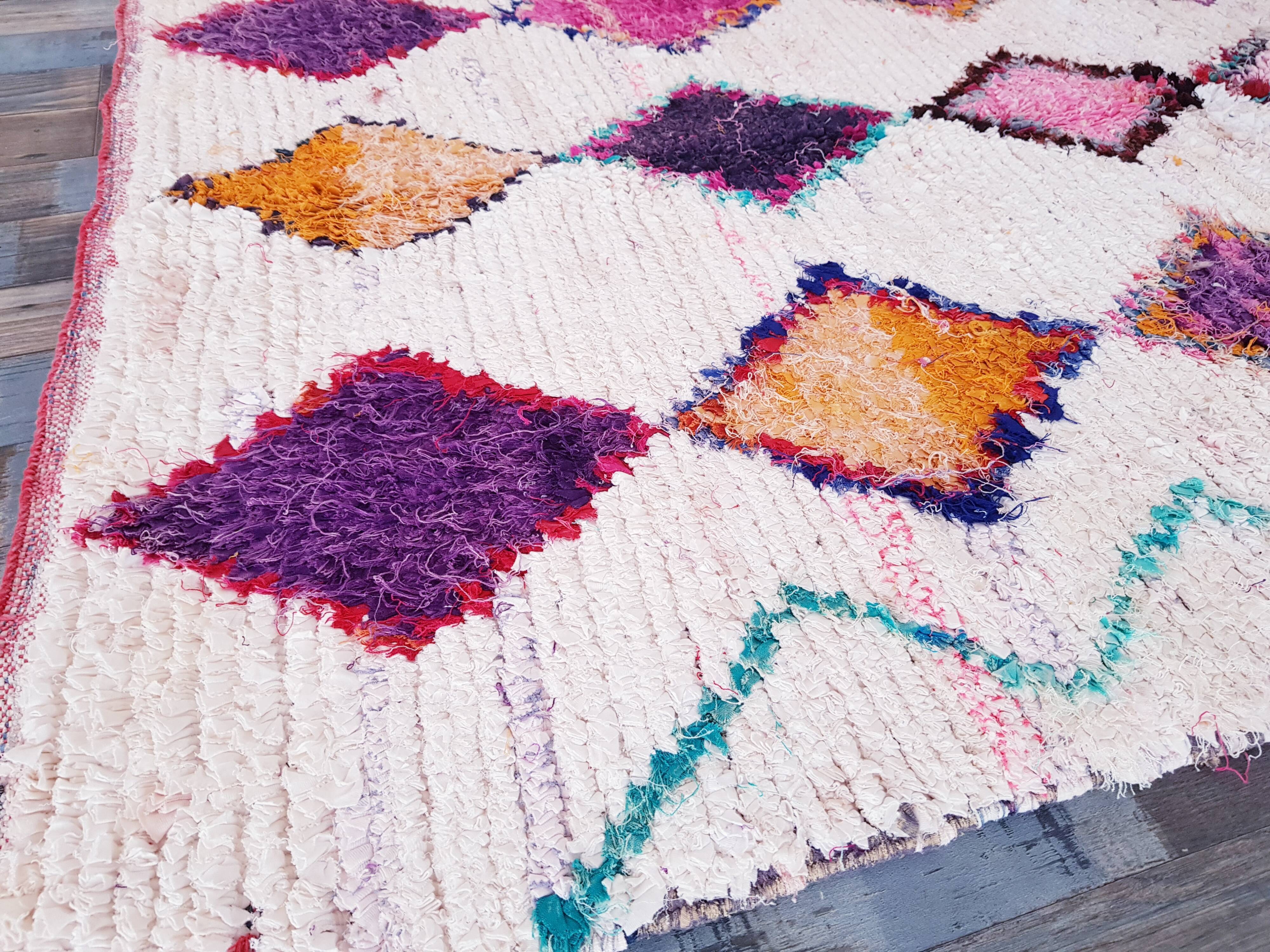Vintage rug boucherouite 205x120 cm