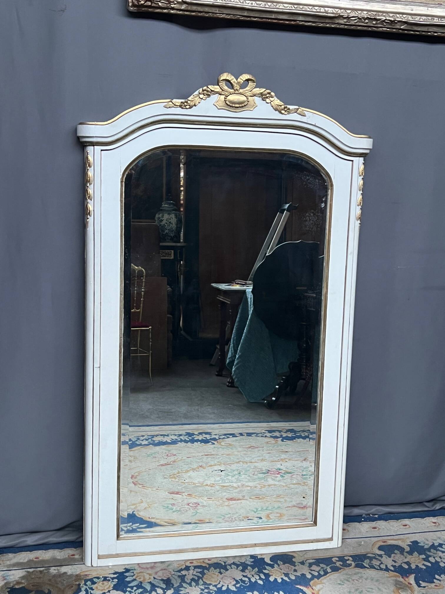 Louis XVI style mirror. Solid wood.