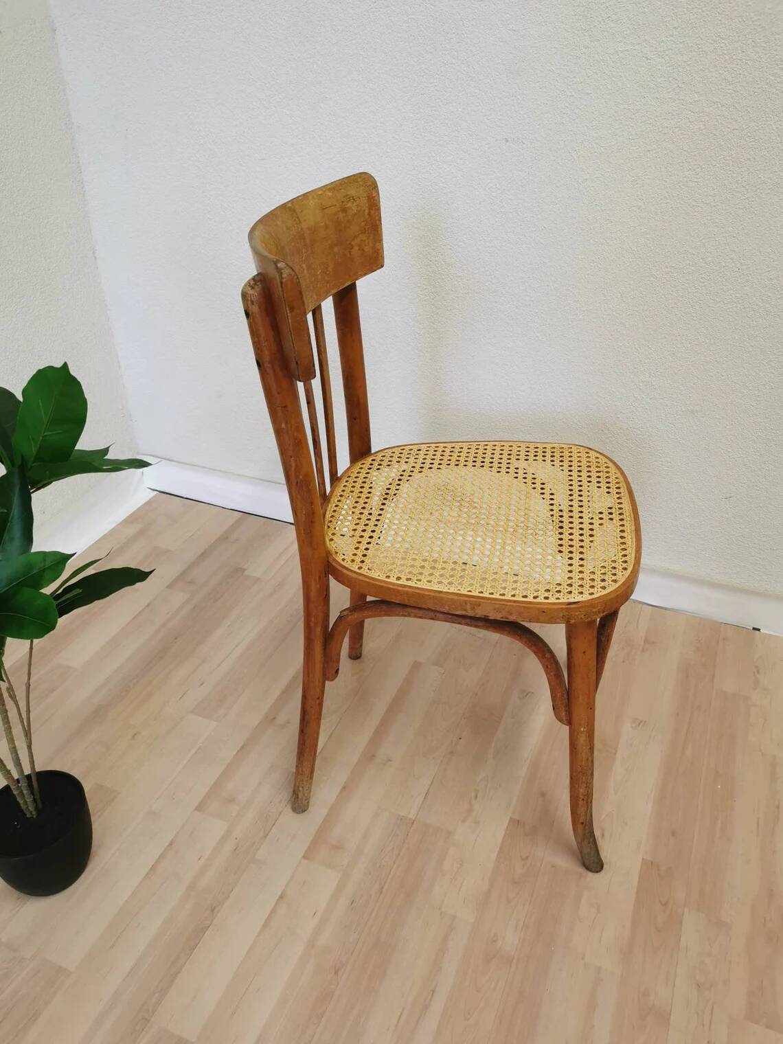 Chaise de salle à manger vintage en rotin : Yougoslavie des années 1970, intérieur bohème