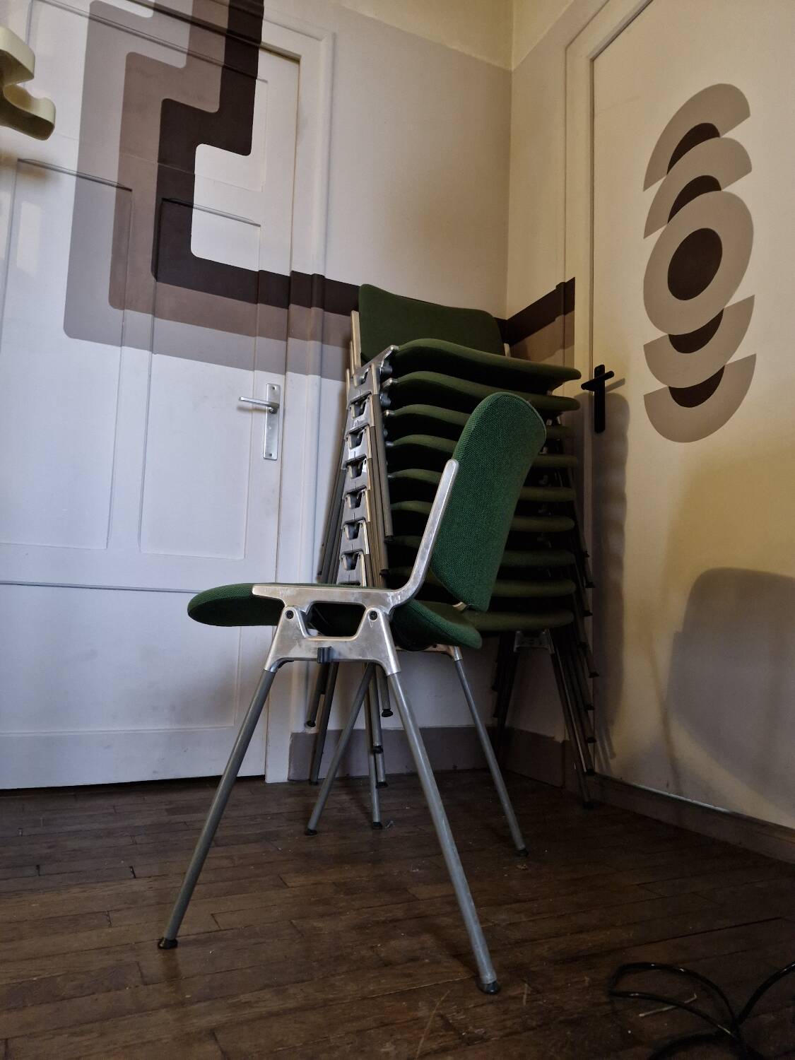 Suite of 6 DSC 106 chairs by Giancarlo Piretti for Castelli / Anonima.