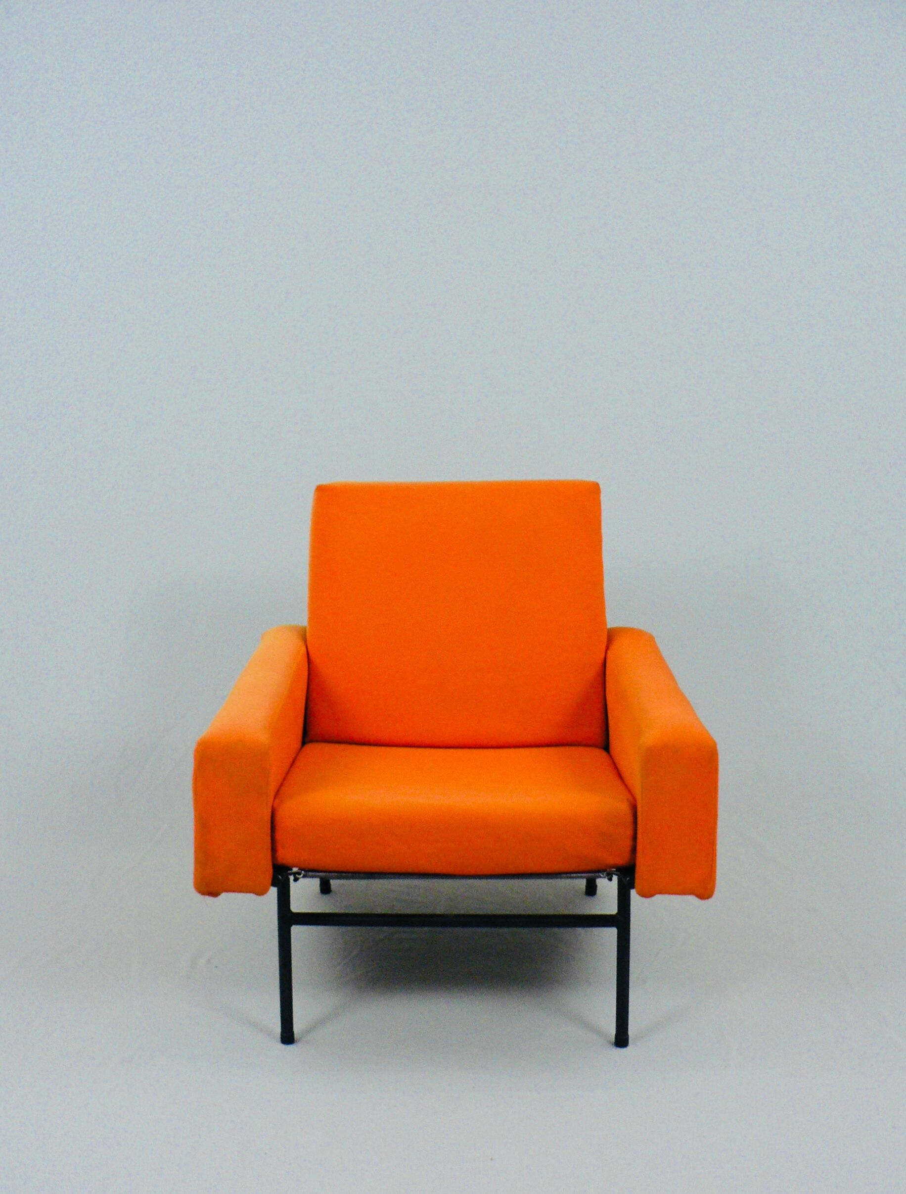 A G10 of Pierre Guariche for Airborne Chair