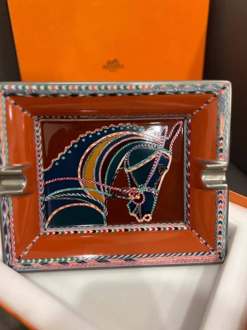 Cendrier en porcelaine fine Hermès – Cheval