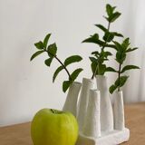 Vase pique flower with matte whitened pipe