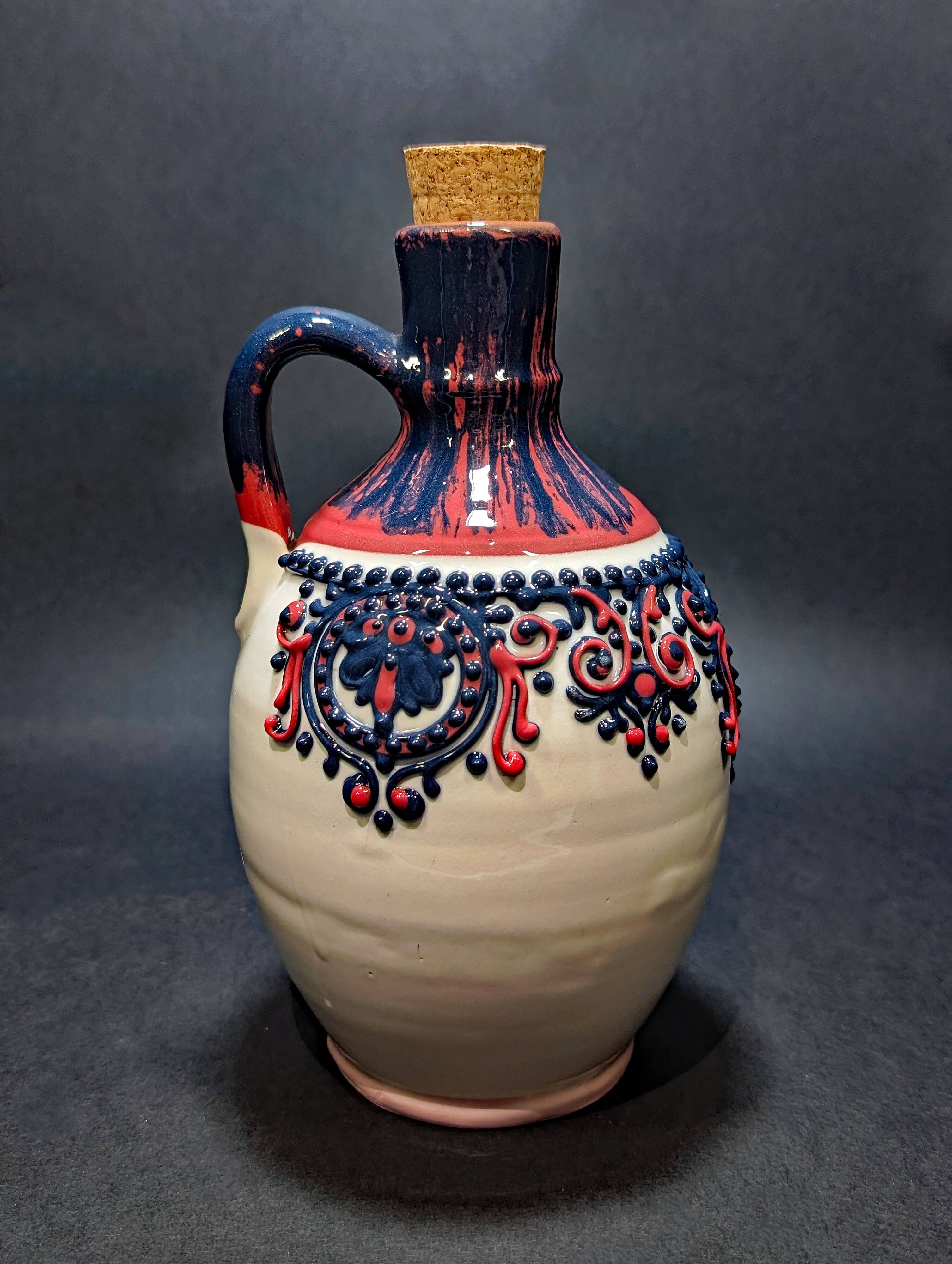 Carafe en céramique signée Nana Bledea